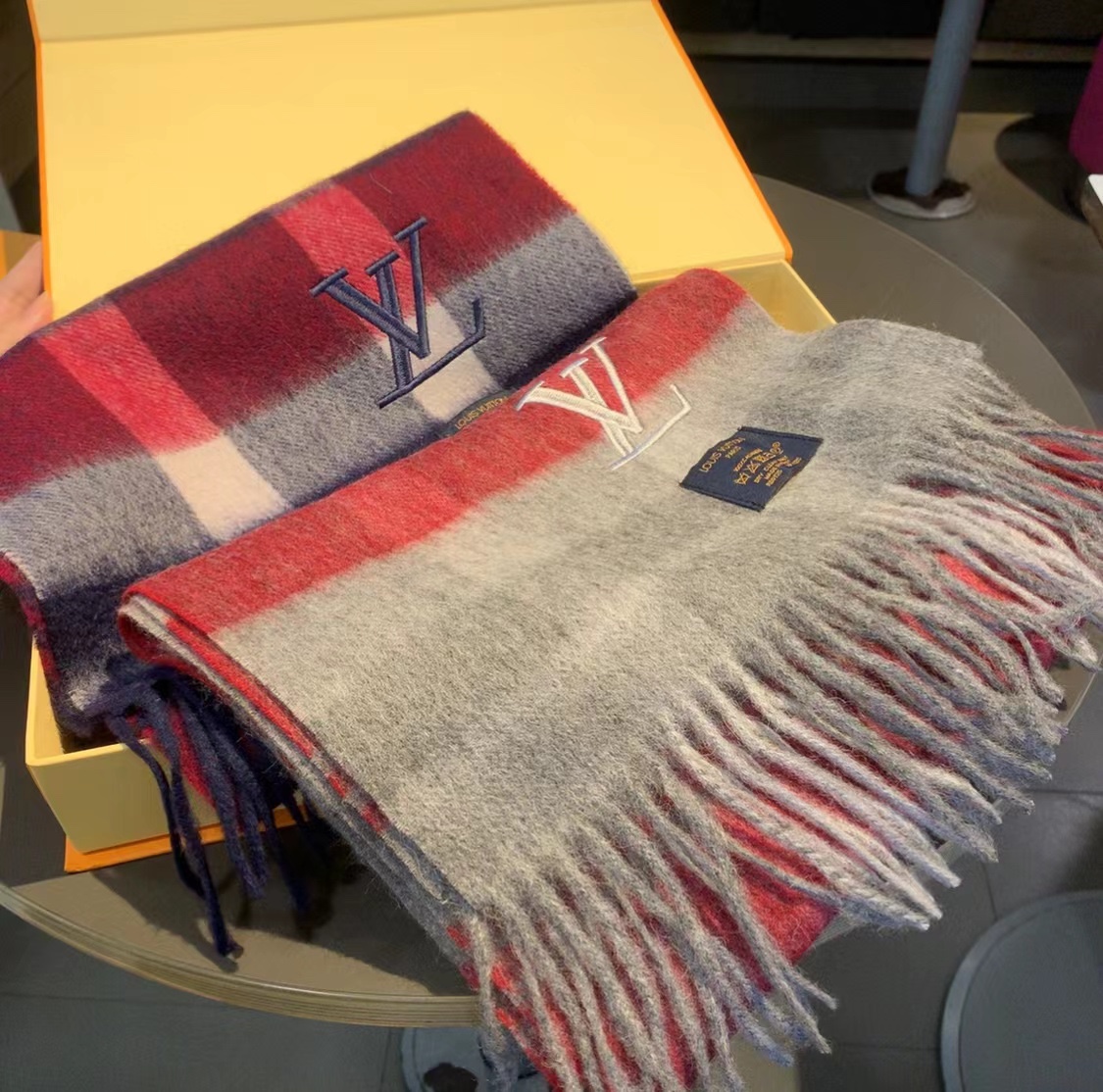 LOUIS VUITTON LV SCARF