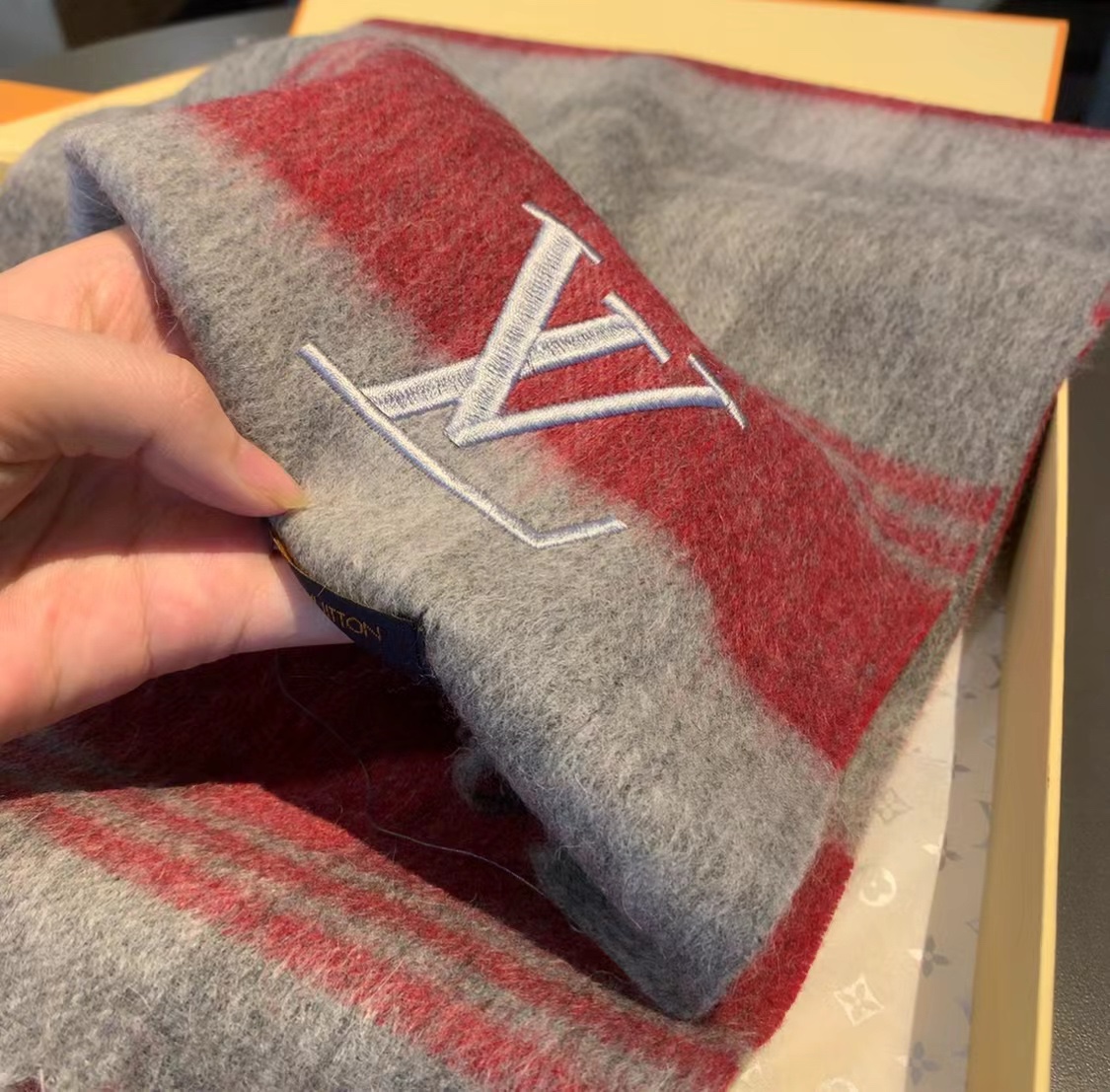 LOUIS VUITTON LV SCARF