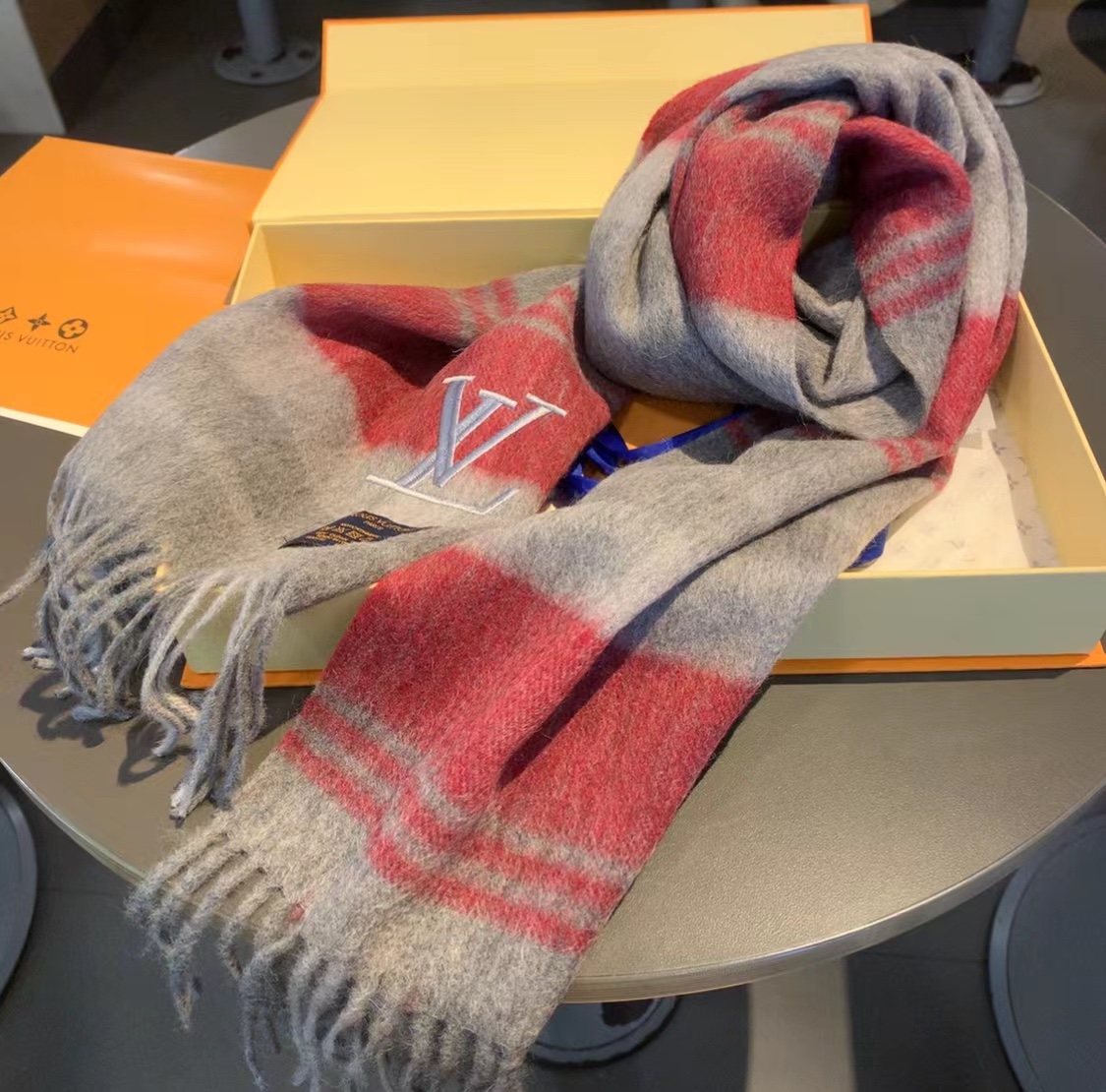 LOUIS VUITTON LV SCARF