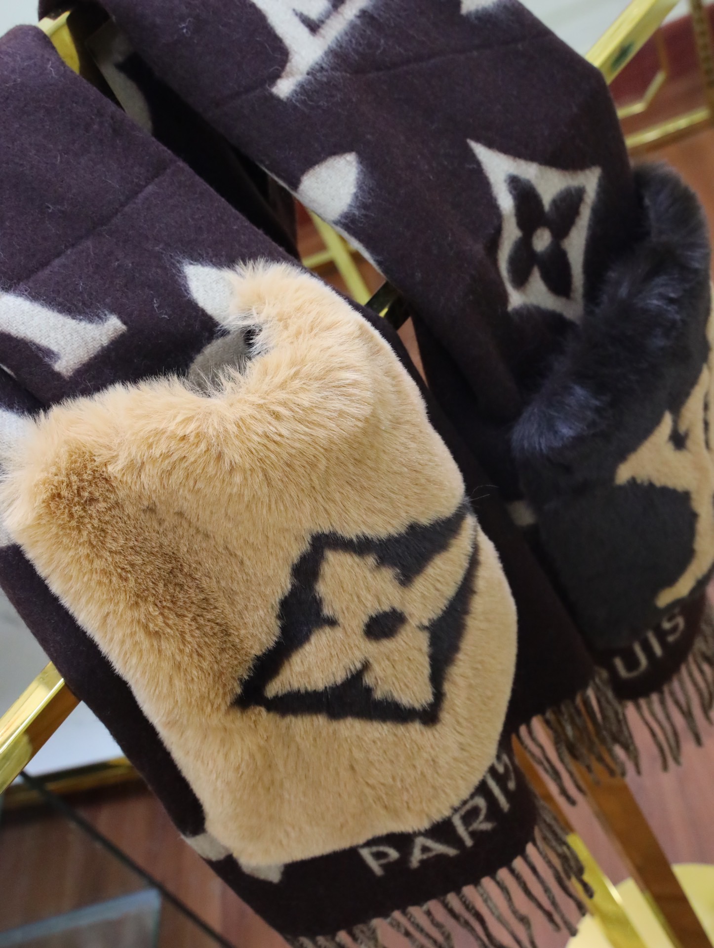 LOUIS VUITTON LV COLD REYKJAVIK SCARF