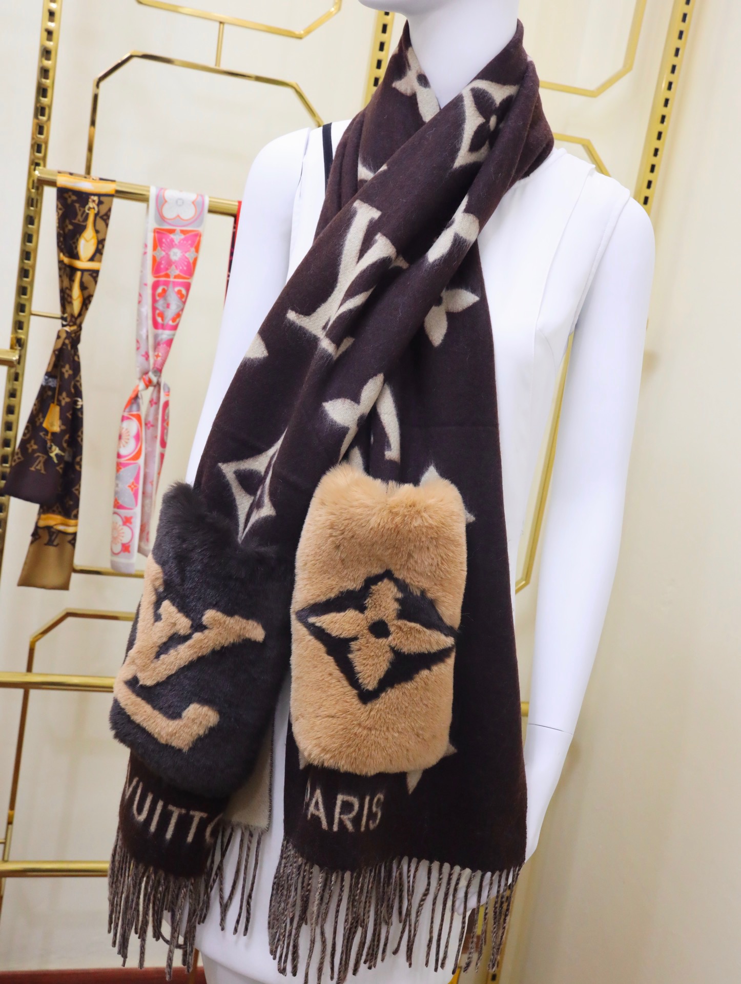 LOUIS VUITTON LV COLD REYKJAVIK SCARF
