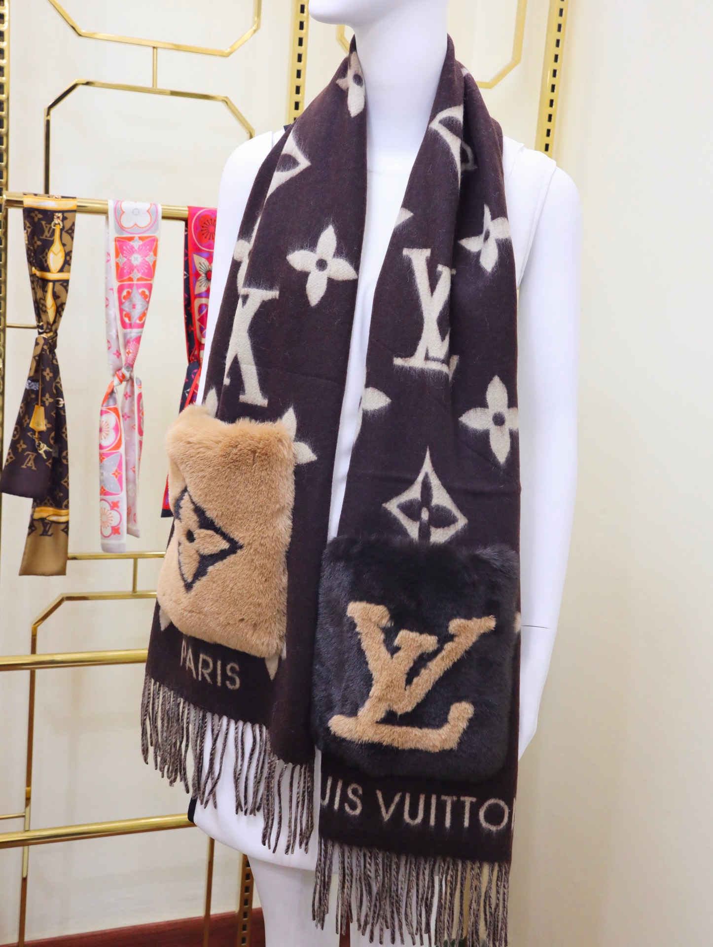 LOUIS VUITTON LV COLD REYKJAVIK SCARF