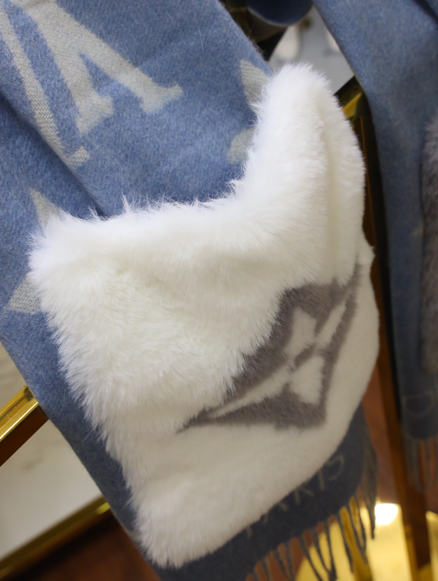 LOUIS VUITTON LV COLD REYKJAVIK SCARF