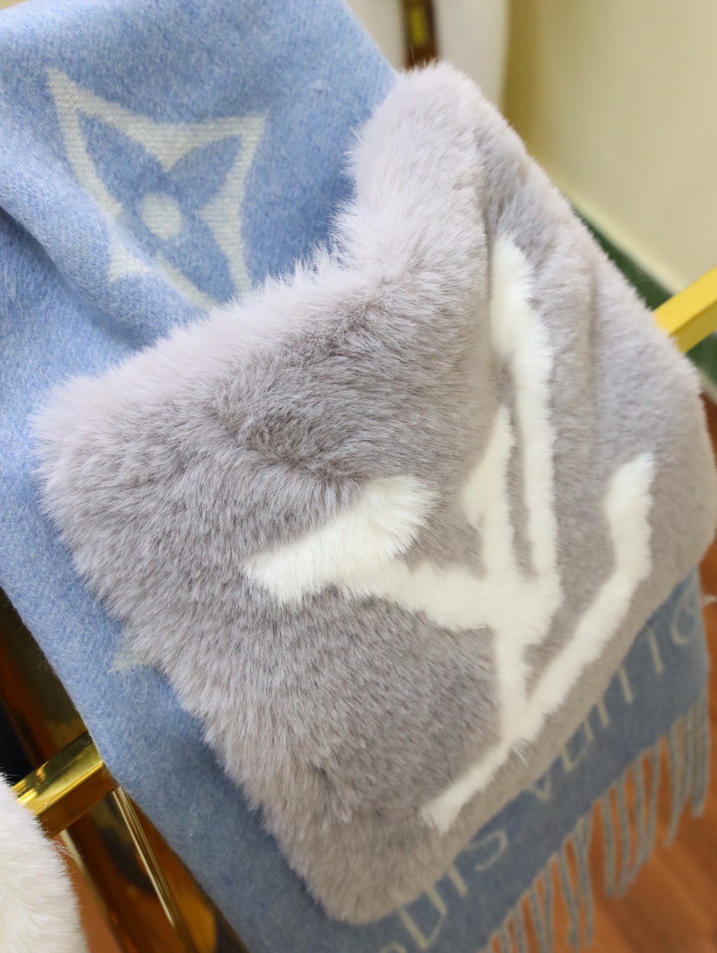 LOUIS VUITTON LV COLD REYKJAVIK SCARF