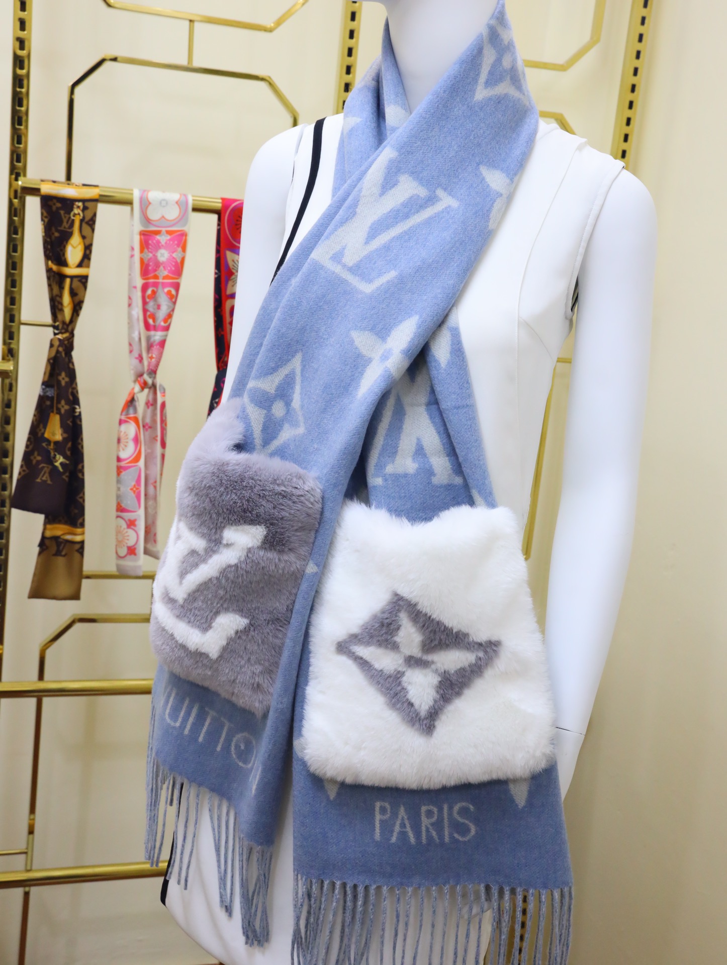 LOUIS VUITTON LV COLD REYKJAVIK SCARF