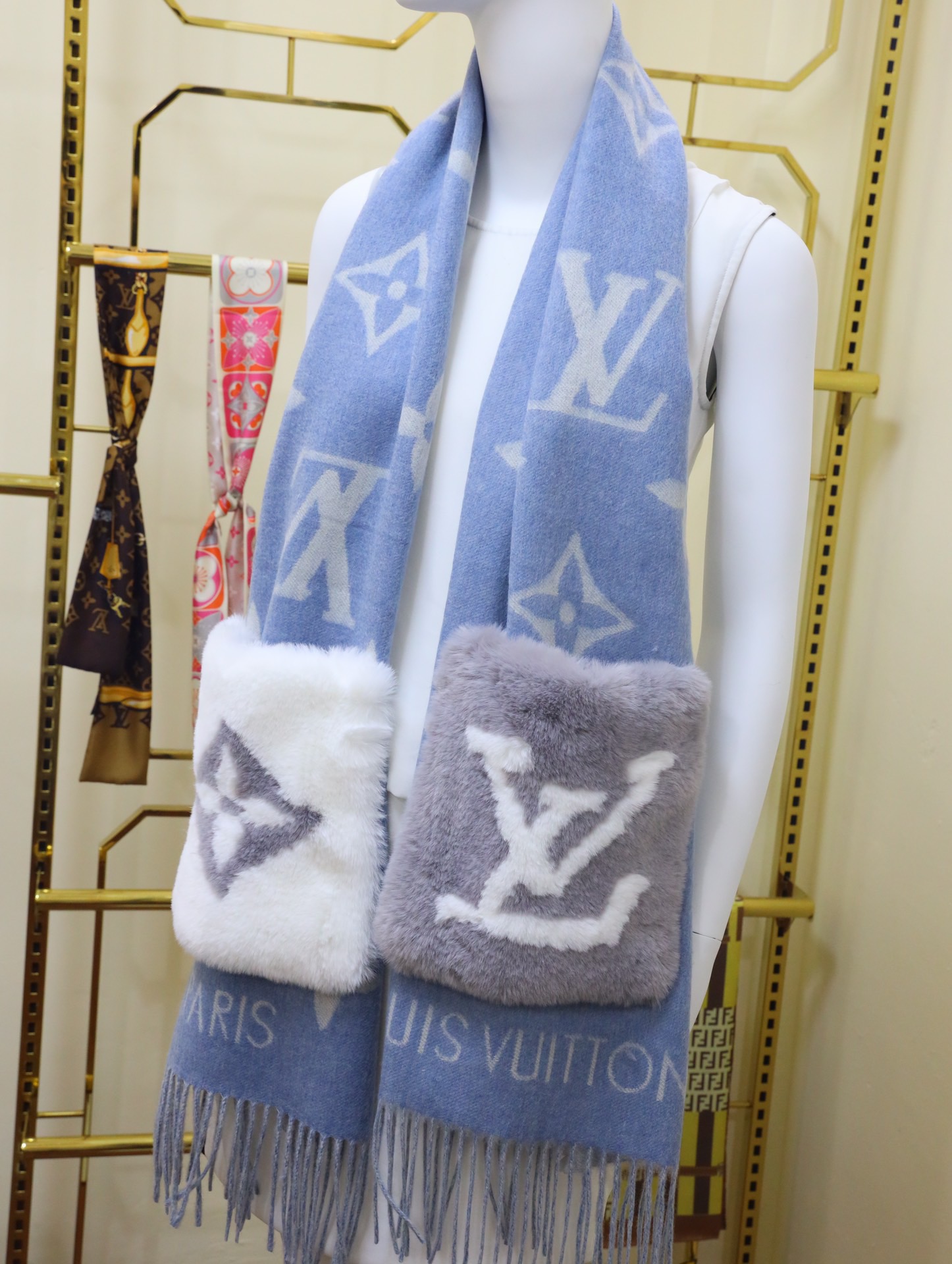 LOUIS VUITTON LV COLD REYKJAVIK SCARF