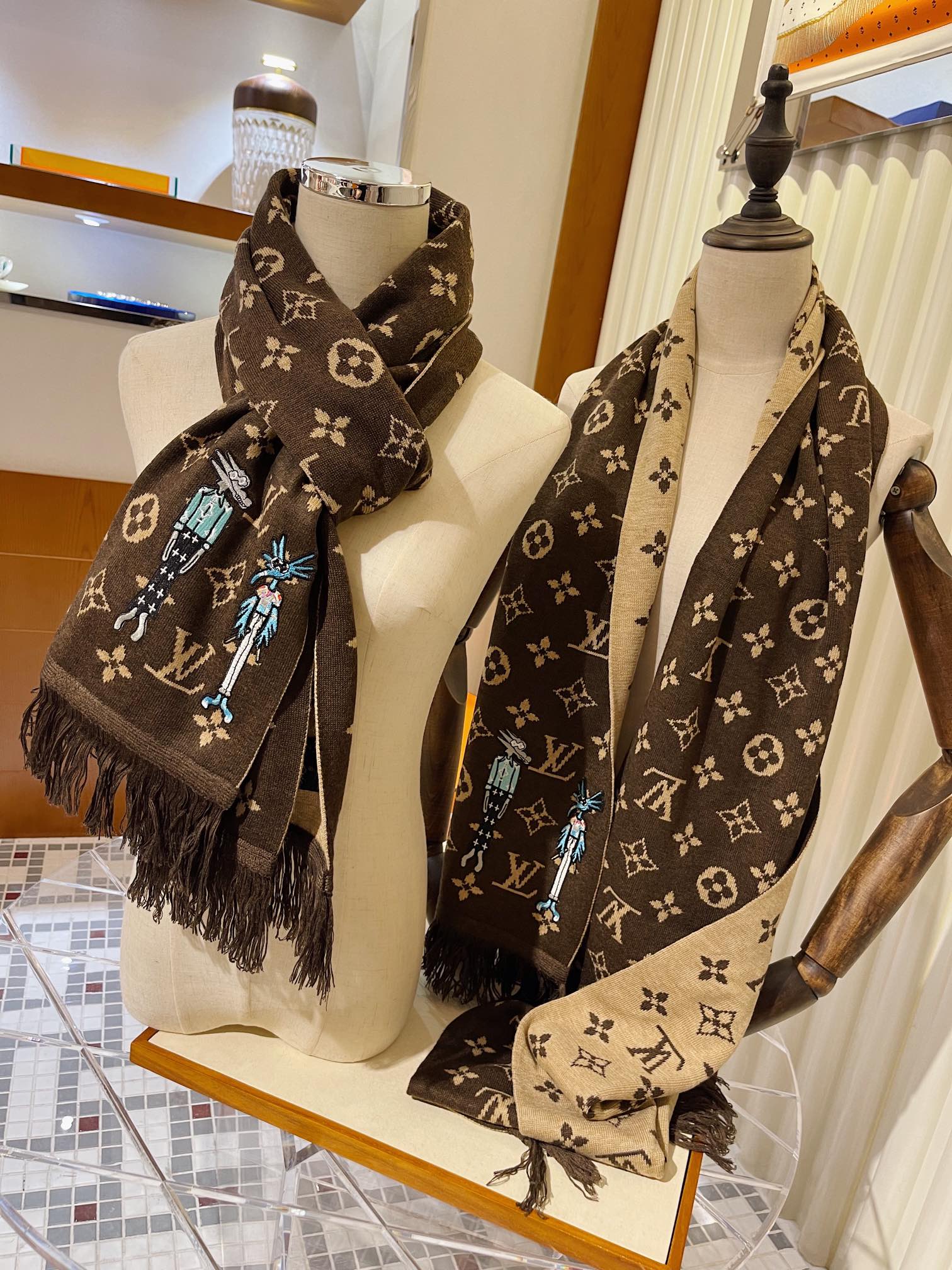 LOUIS VUITTON LV SCARF