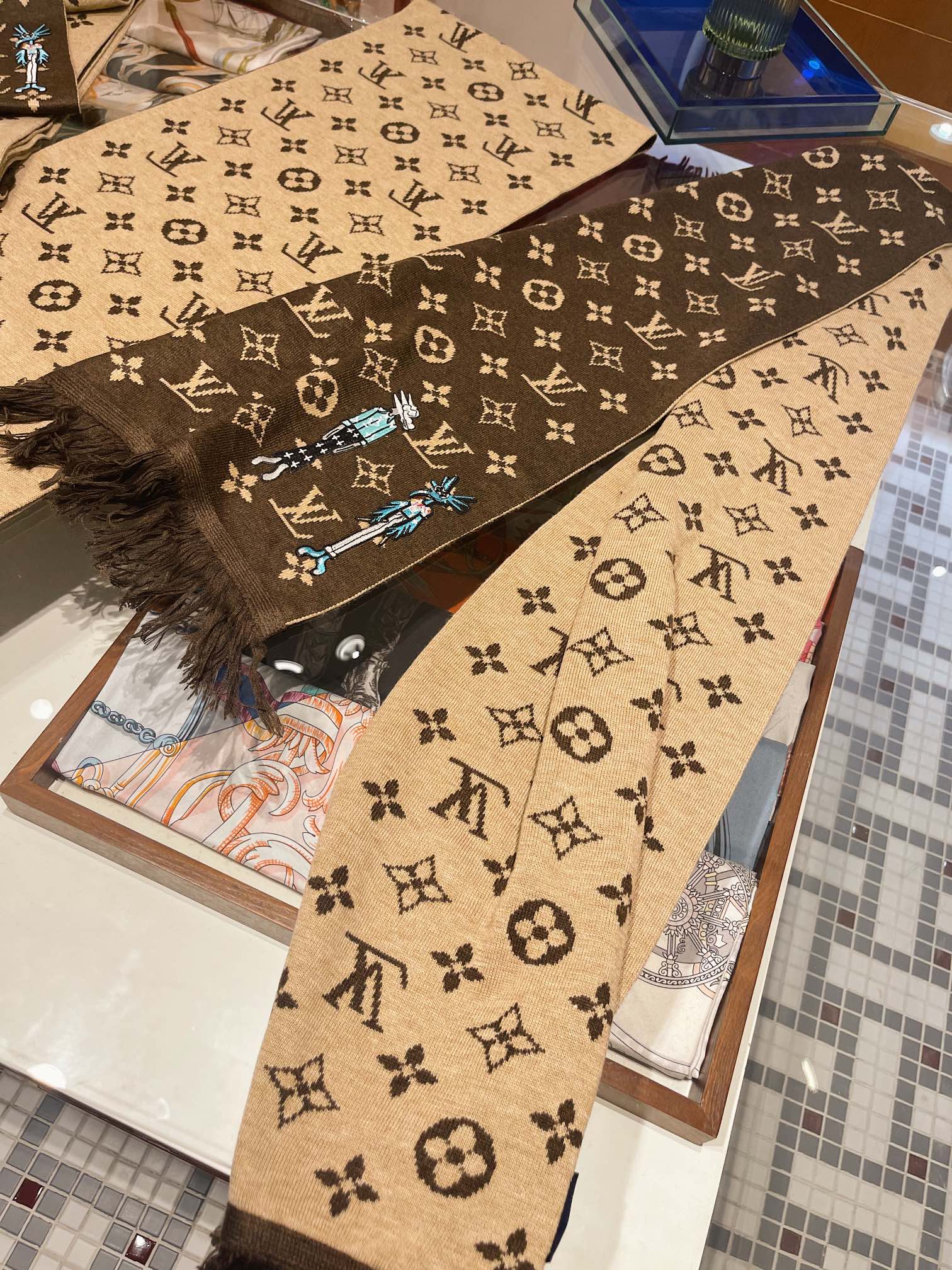 LOUIS VUITTON LV SCARF