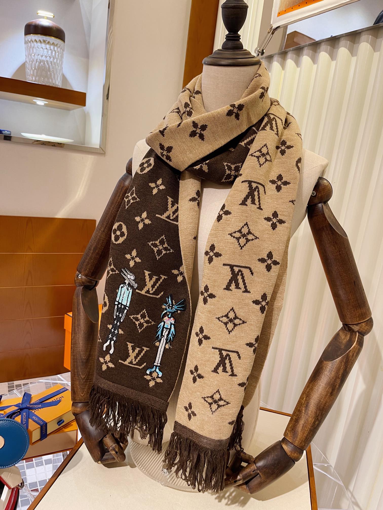LOUIS VUITTON LV SCARF