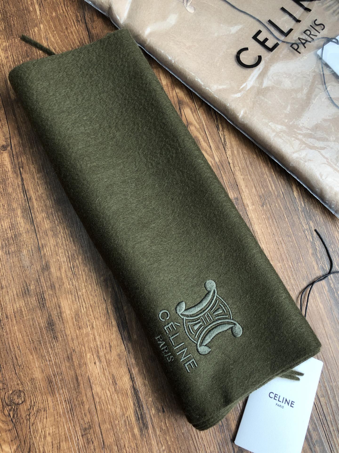 Celine SCARVES