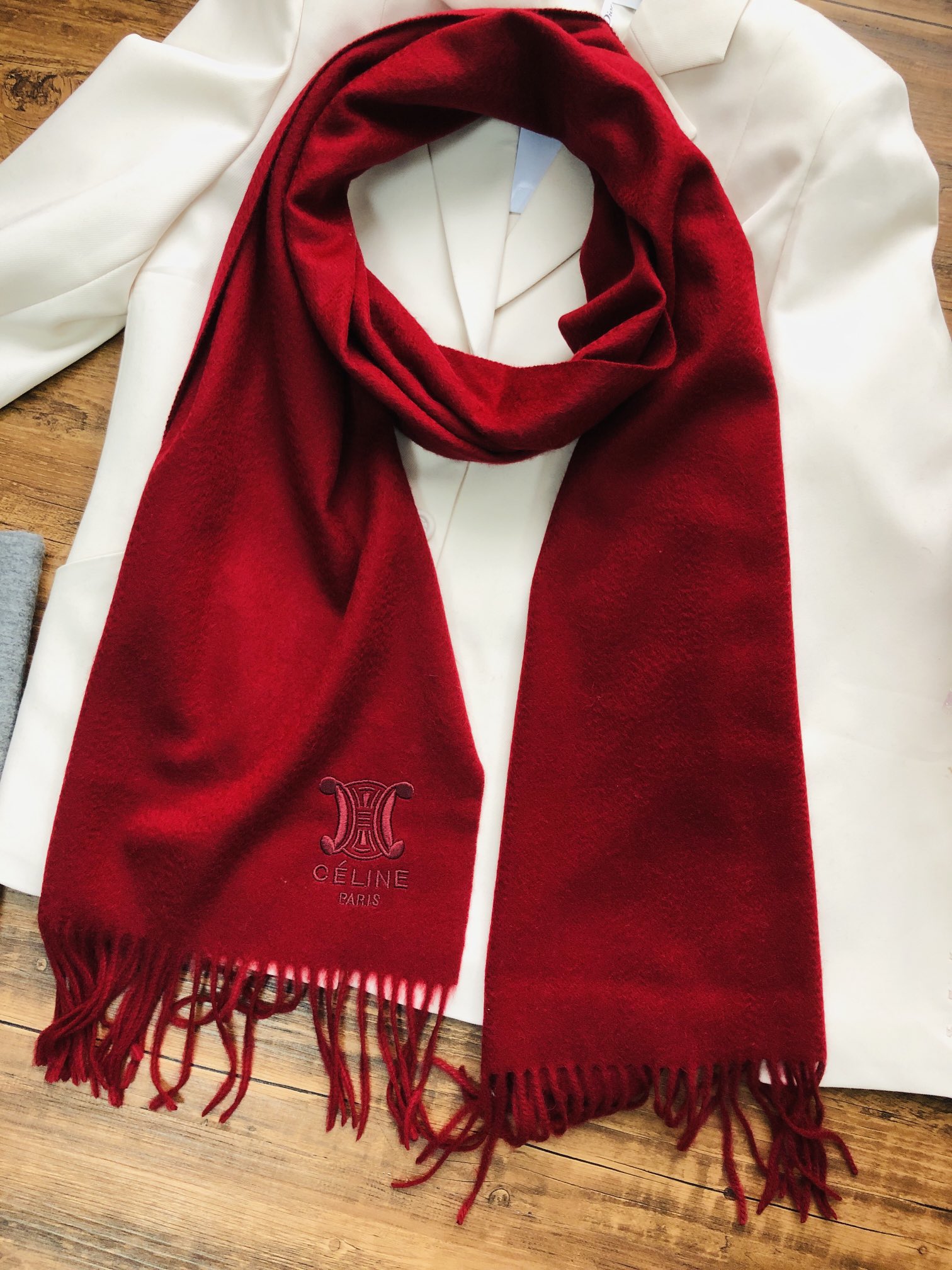 Celine SCARVES