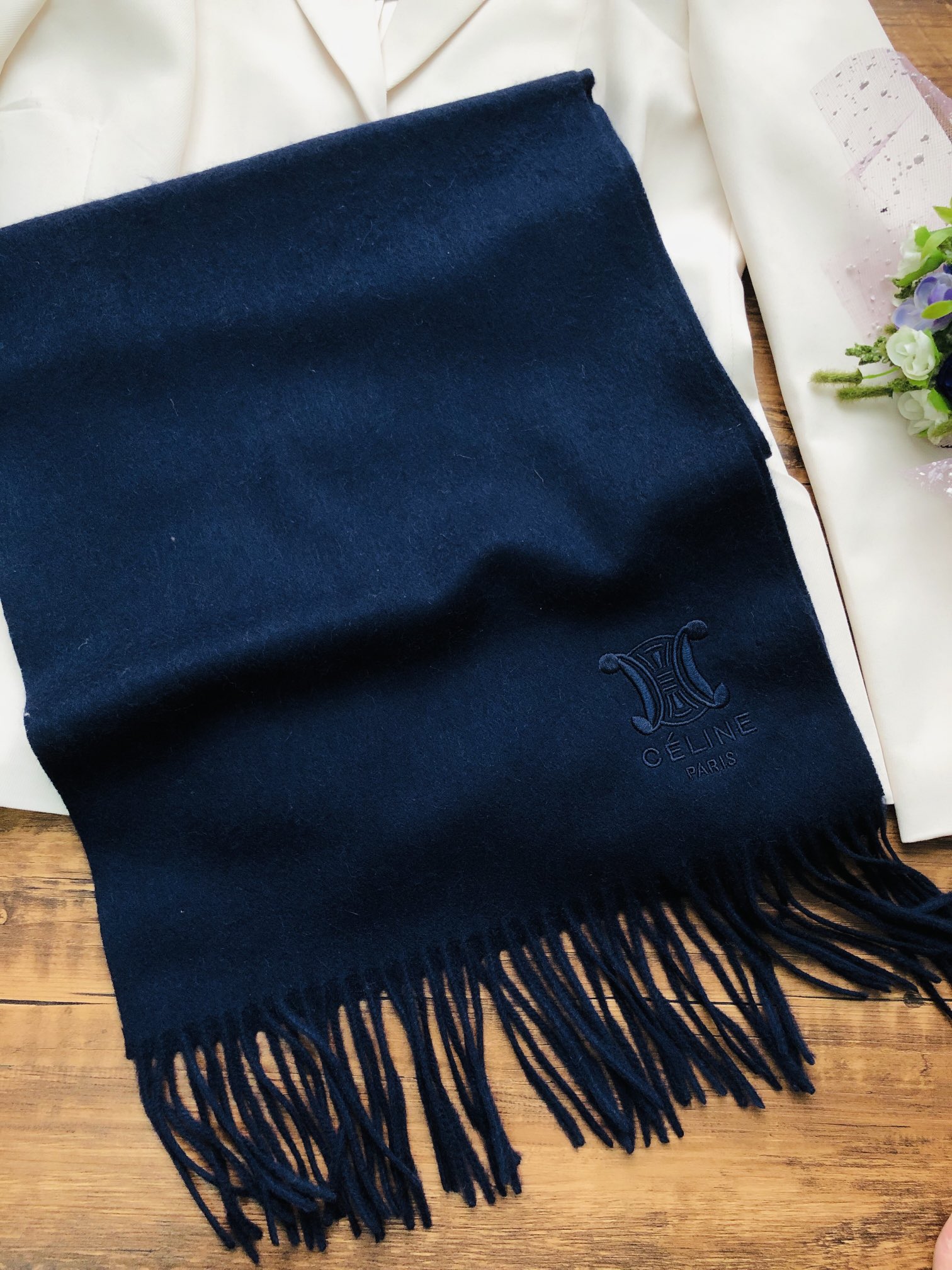Celine SCARVES
