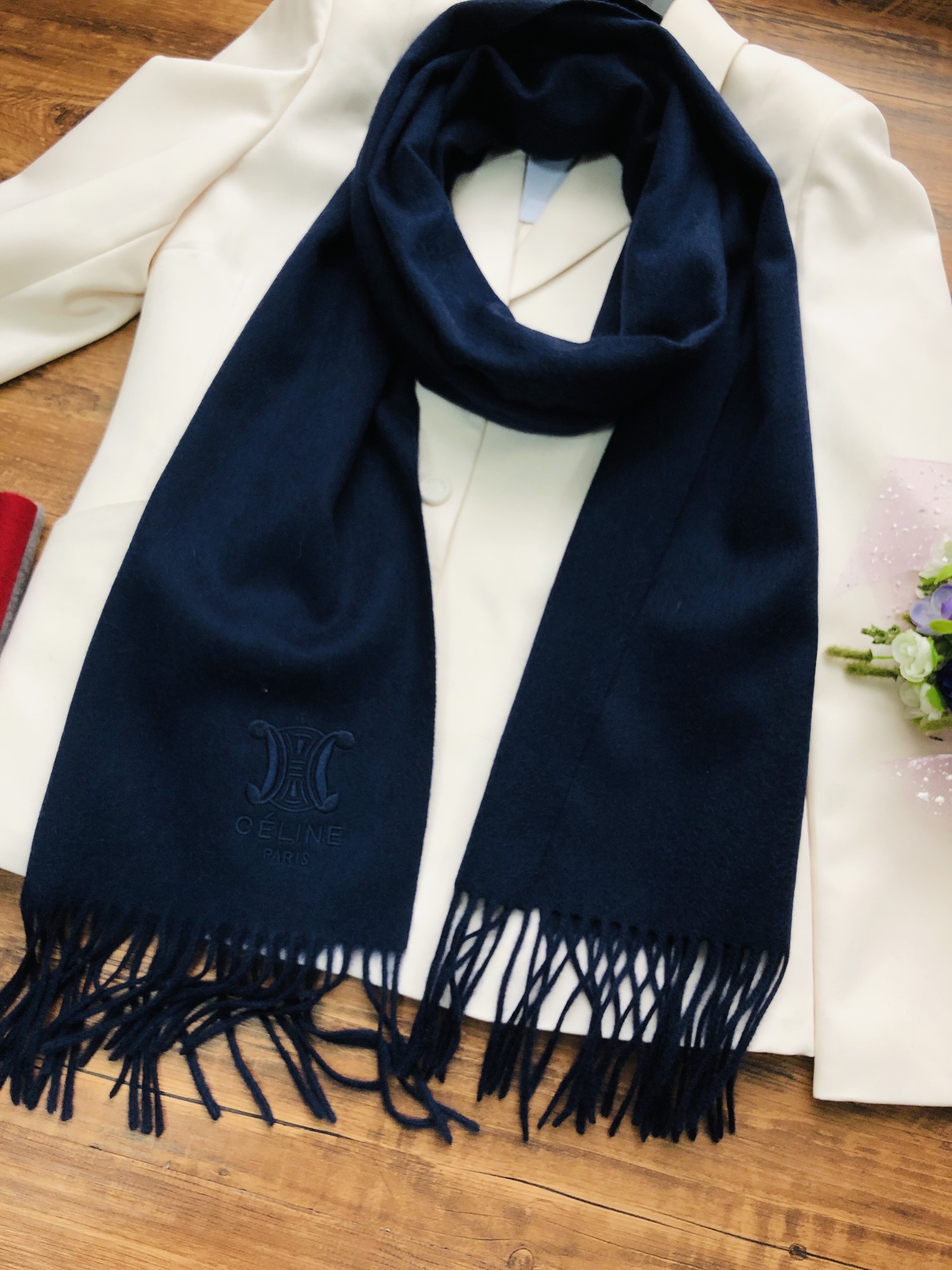 Celine SCARVES