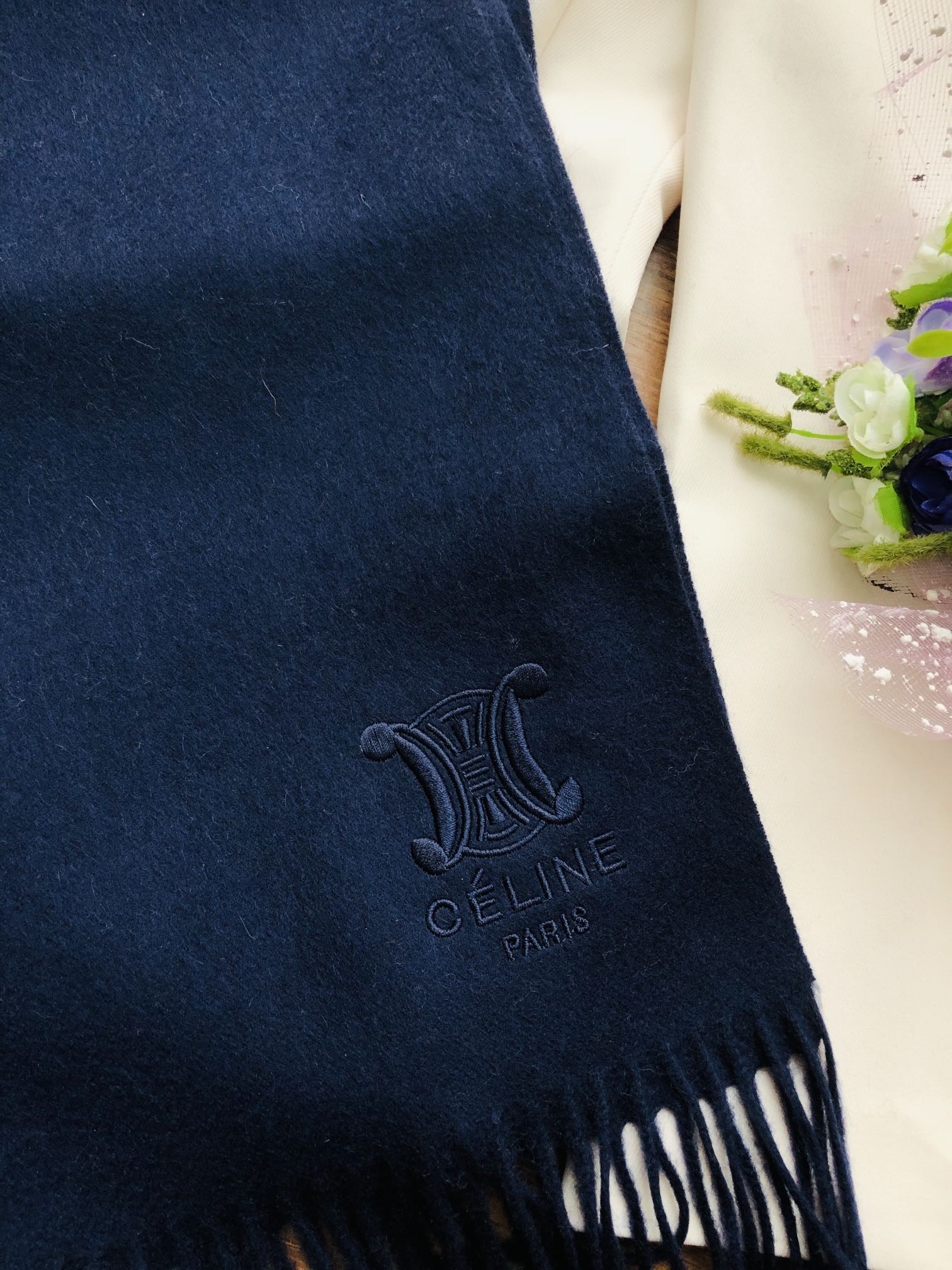 Celine SCARVES