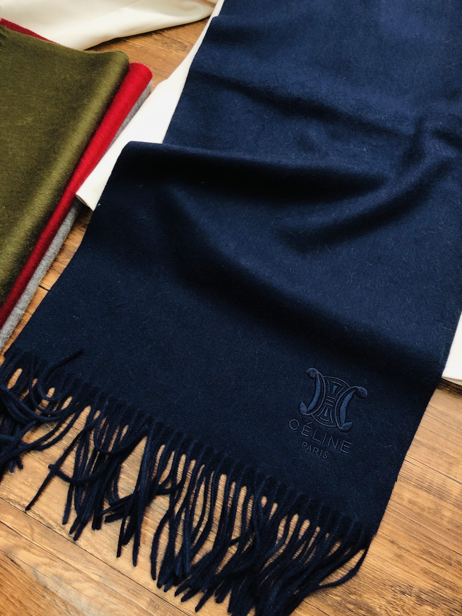 Celine SCARVES