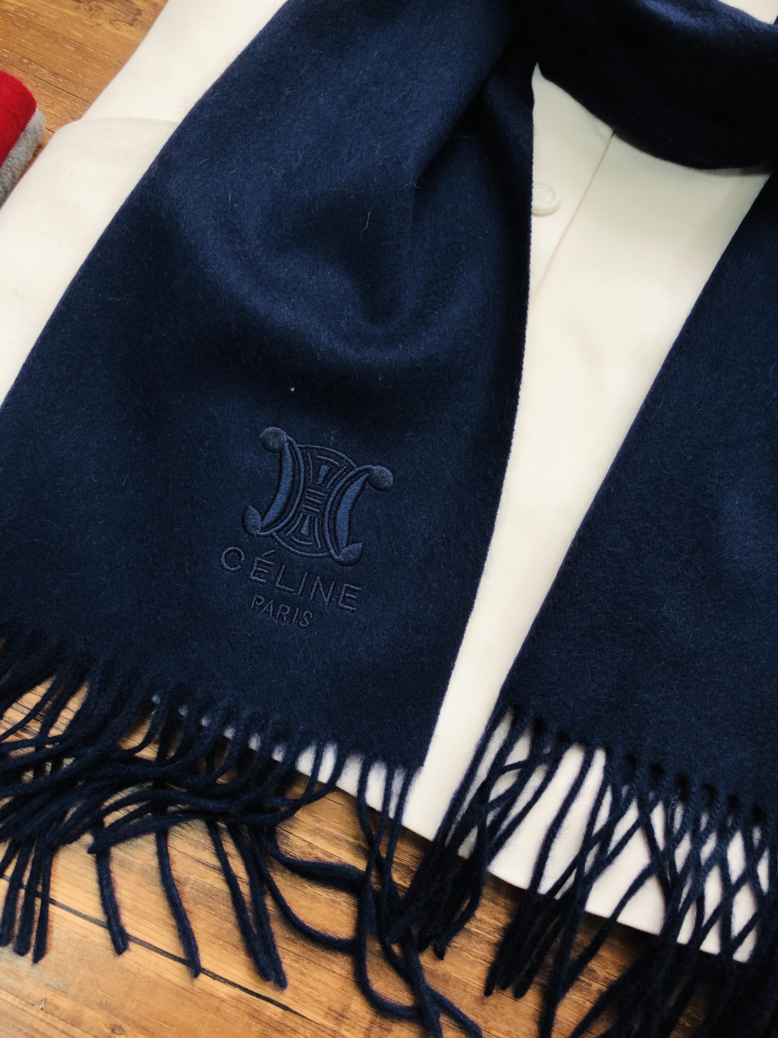 Celine SCARVES
