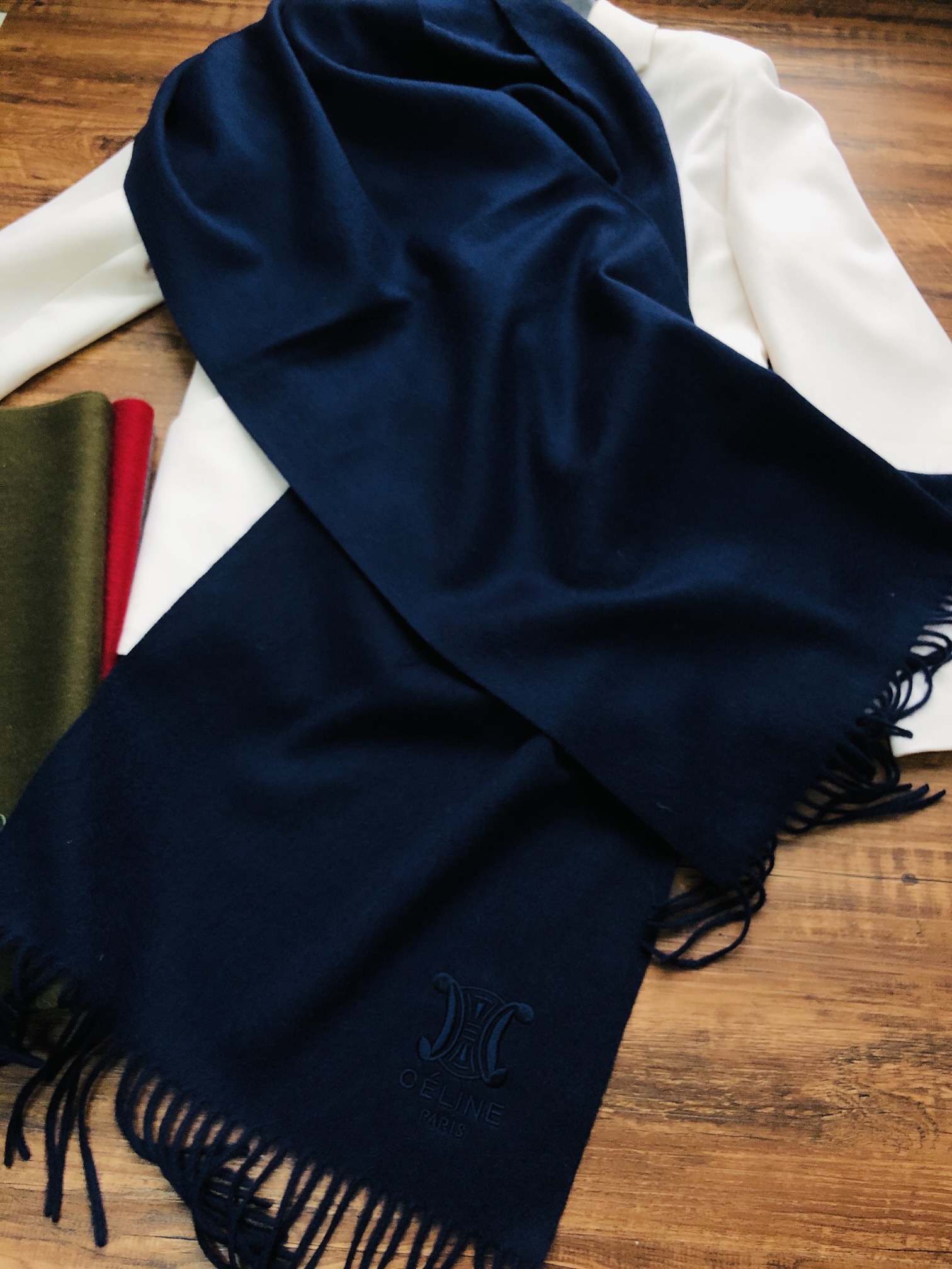 Celine SCARVES