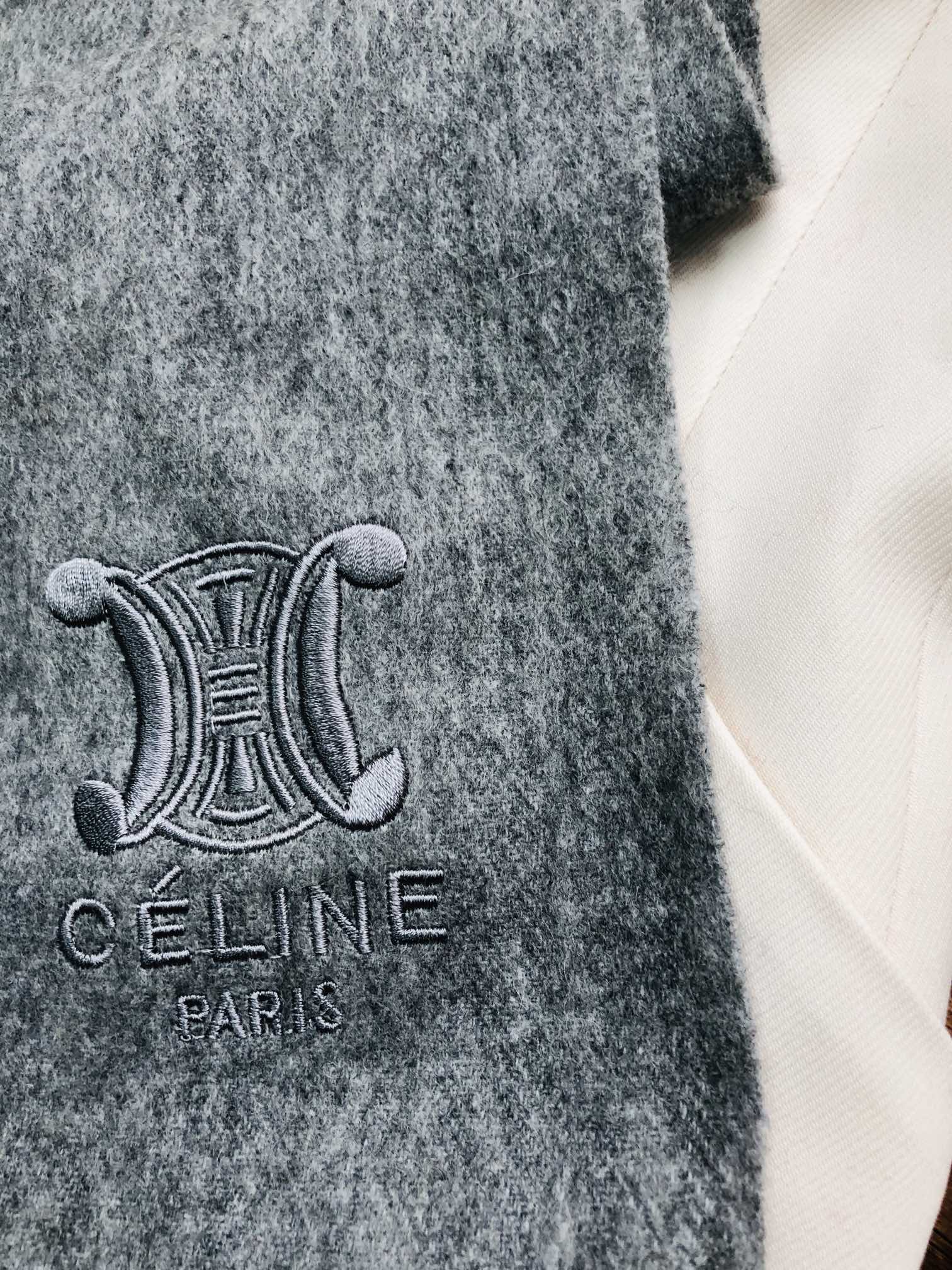 Celine SCARVES