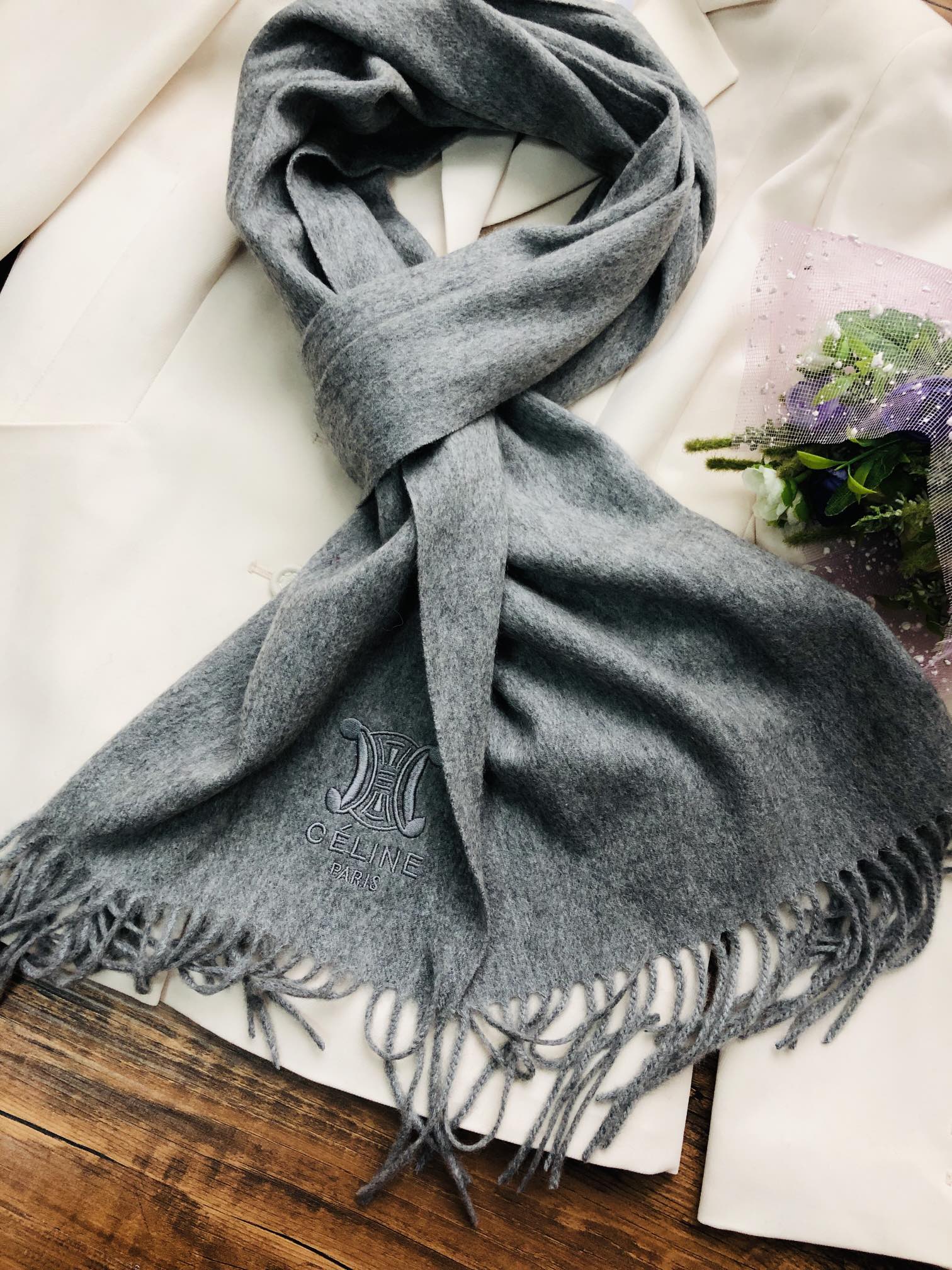 Celine SCARVES