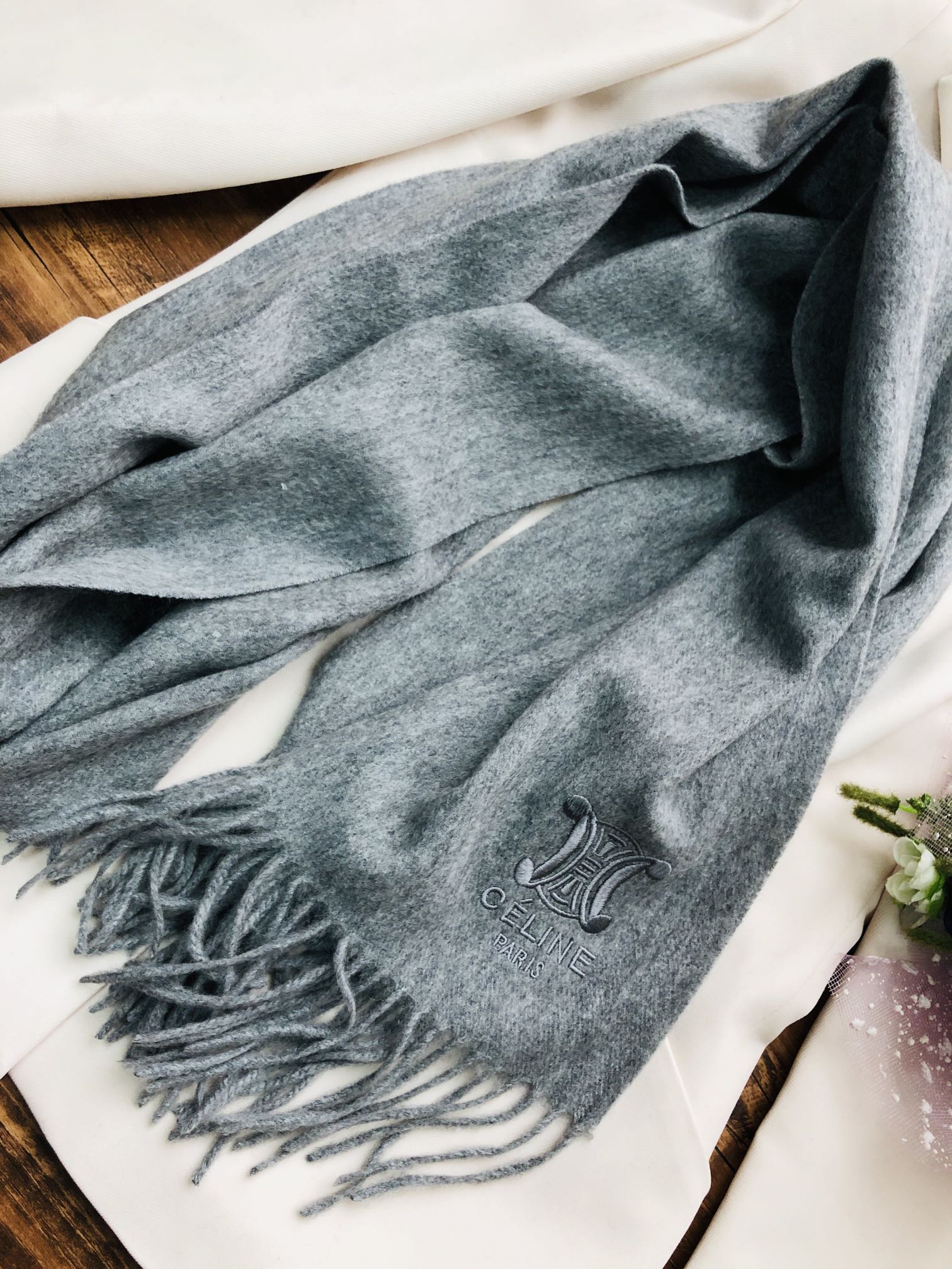Celine SCARVES