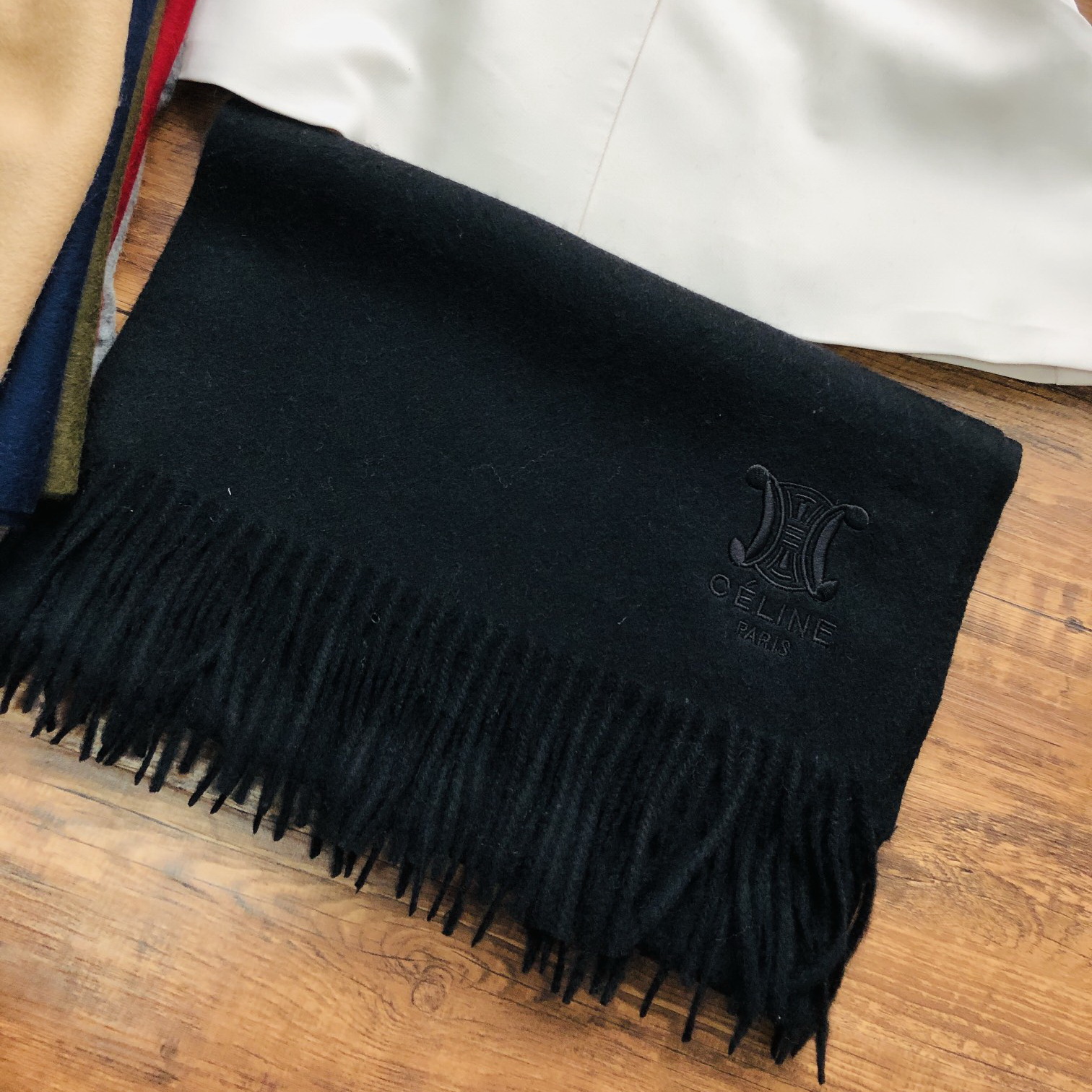 Celine SCARVES