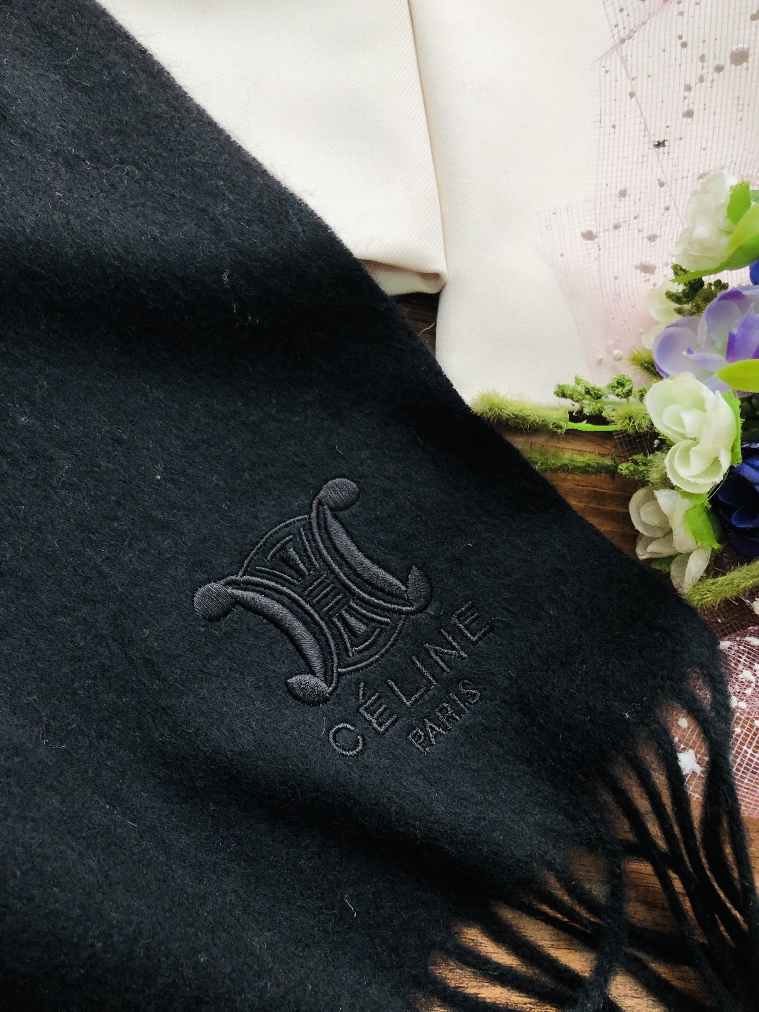 Celine SCARVES