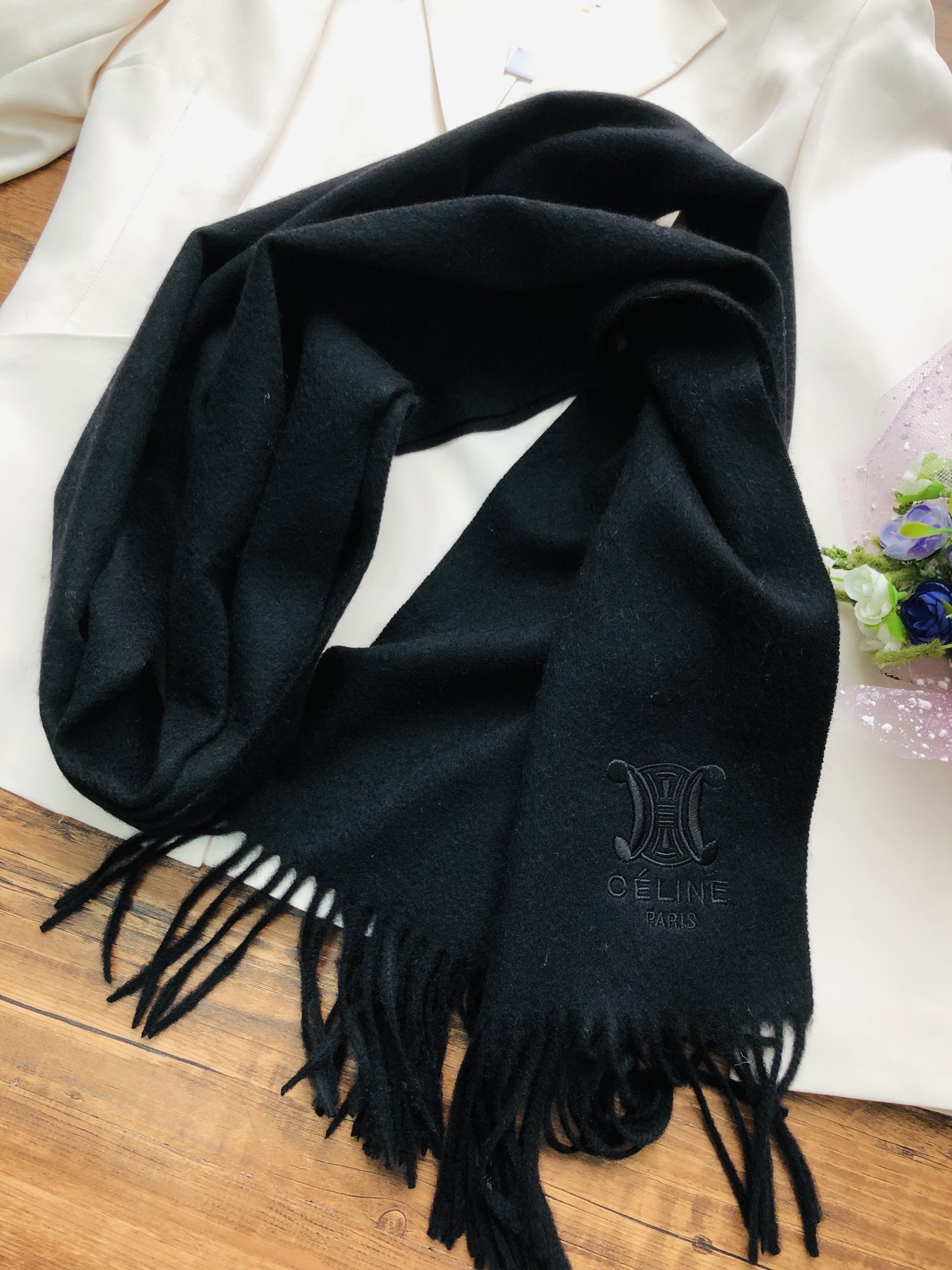 Celine SCARVES