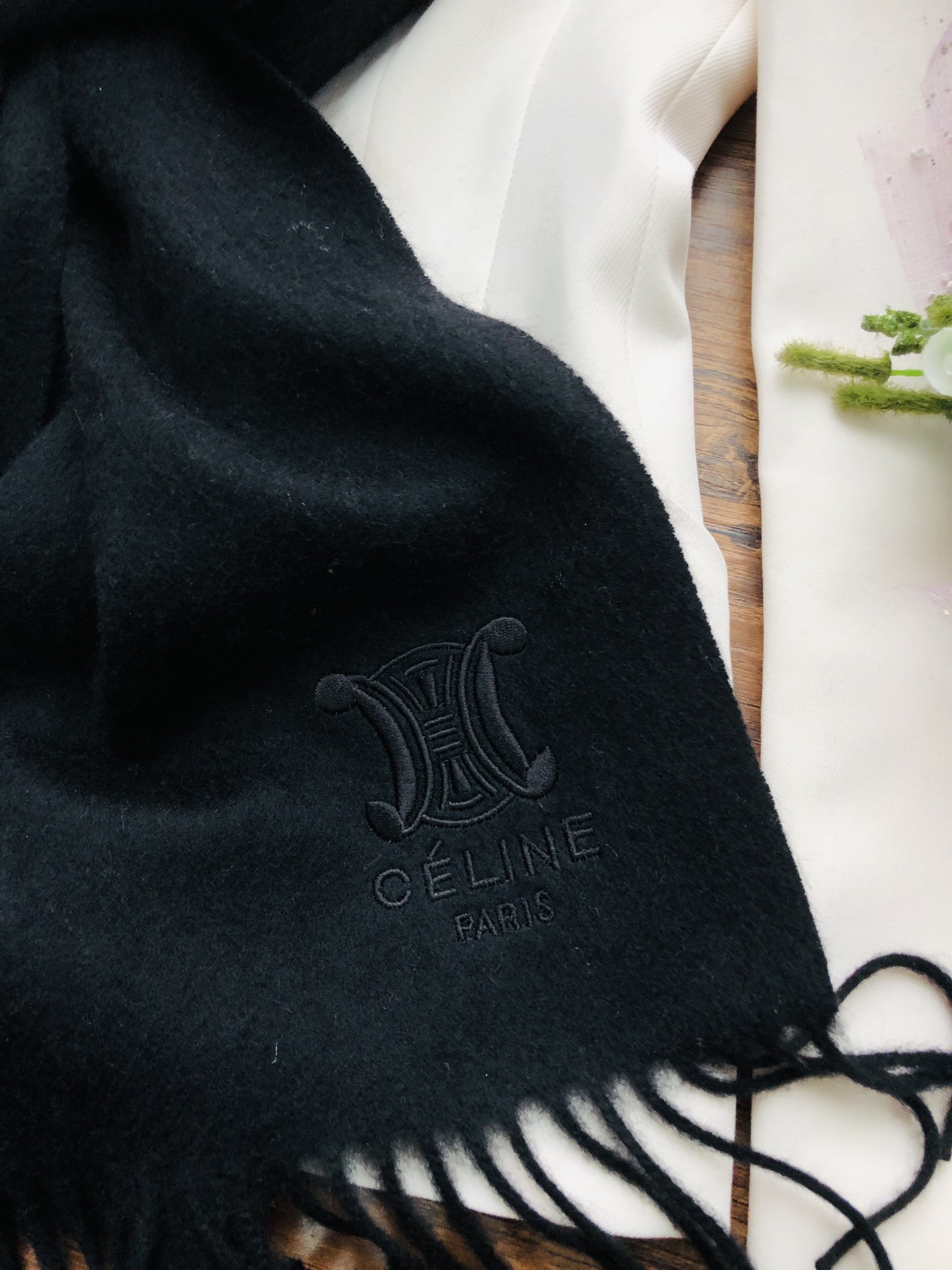Celine SCARVES
