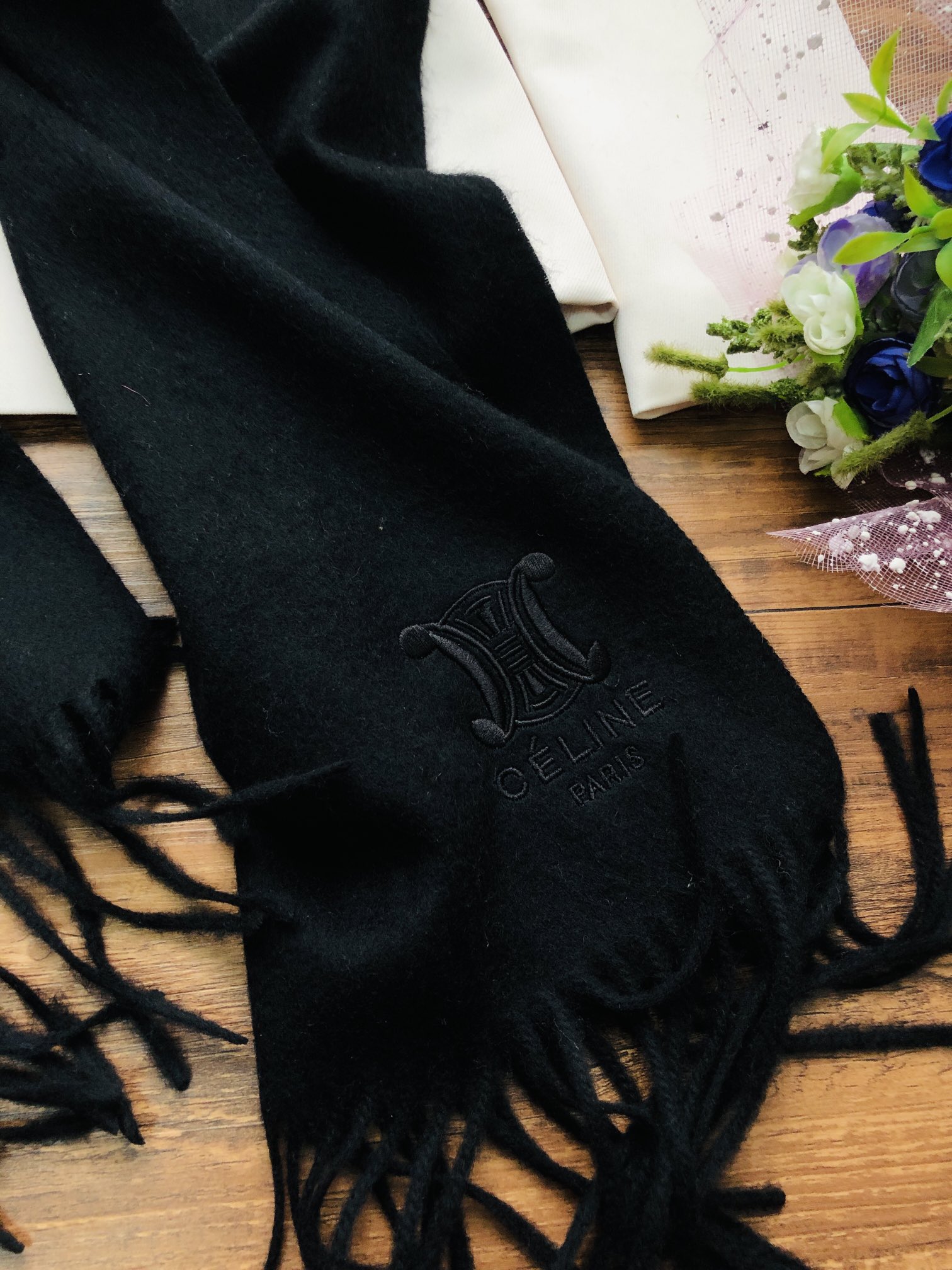 Celine SCARVES