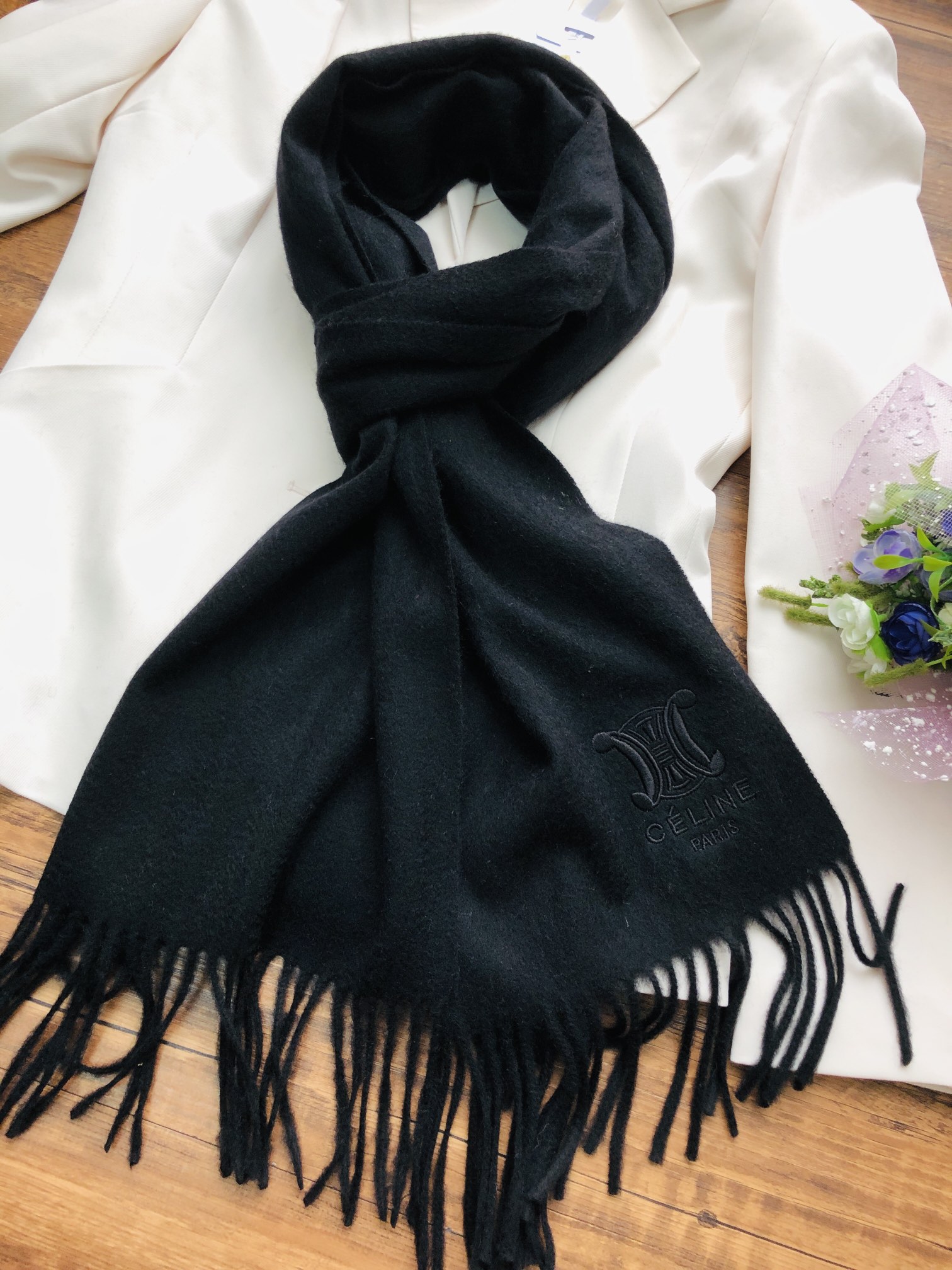 Celine SCARVES
