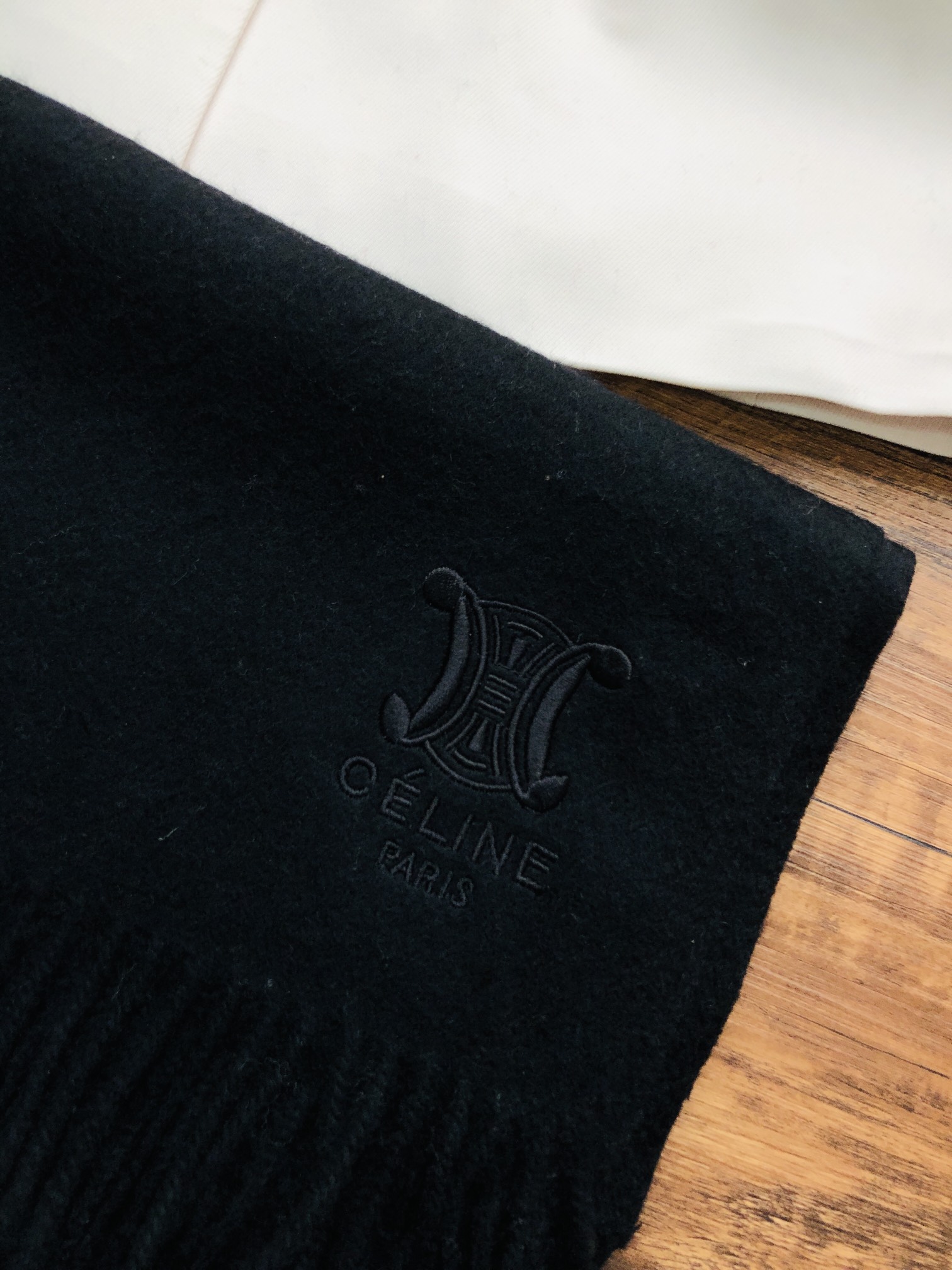 Celine SCARVES