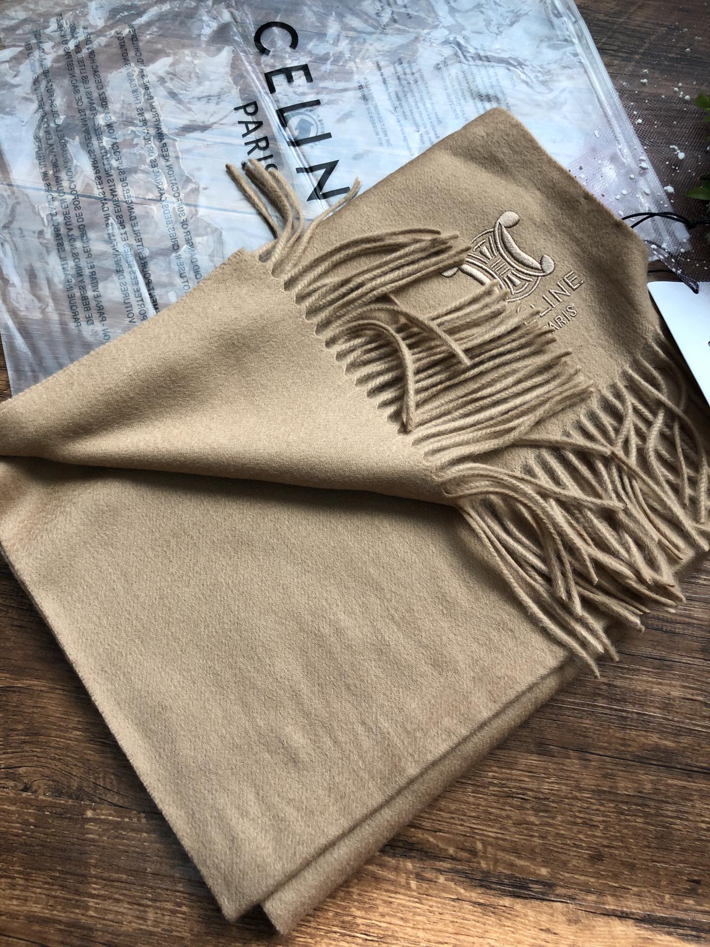 Celine SCARVES