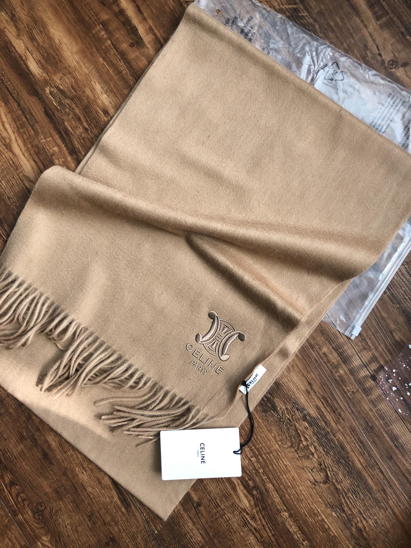 Celine SCARVES