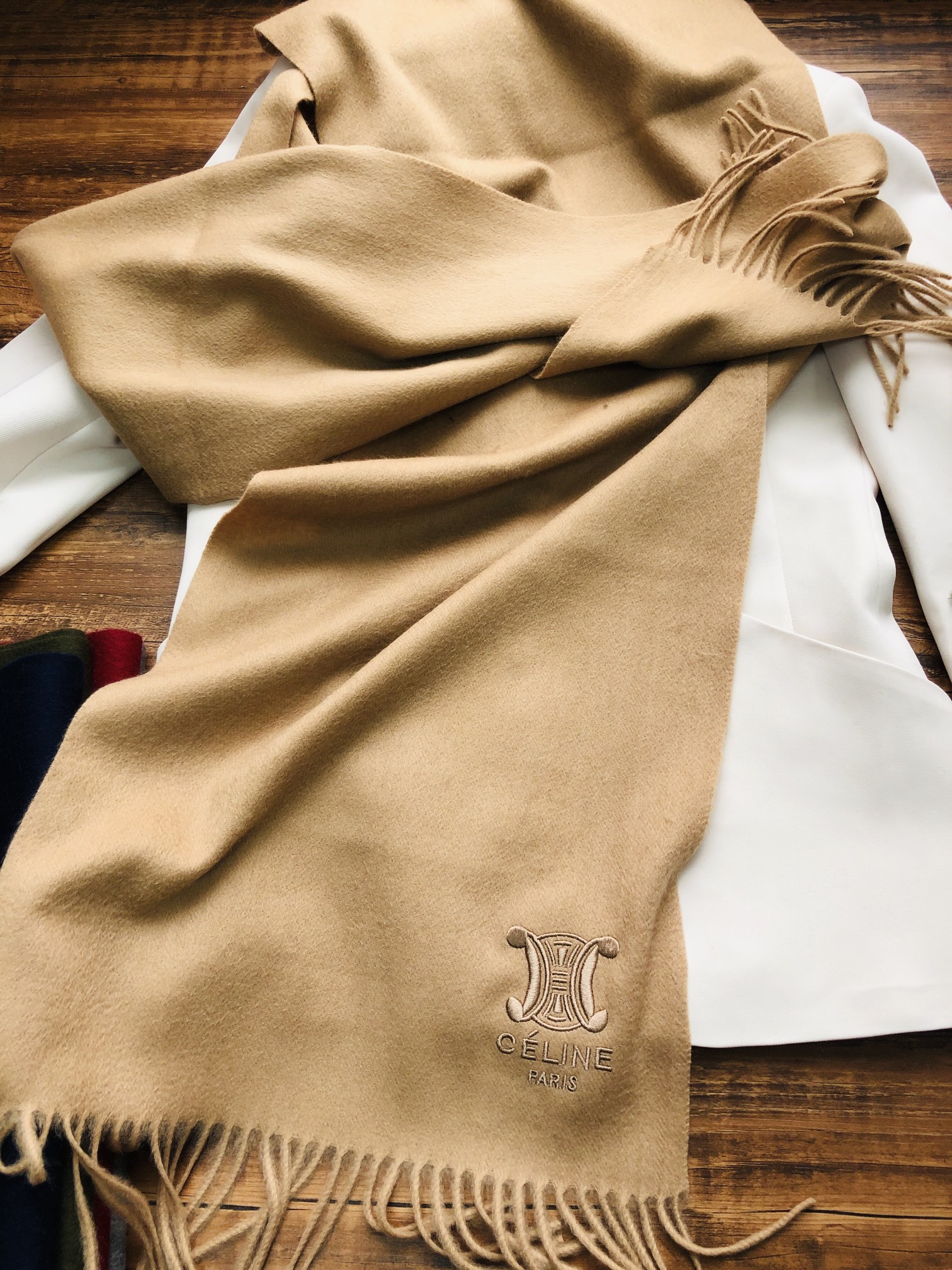 Celine SCARVES