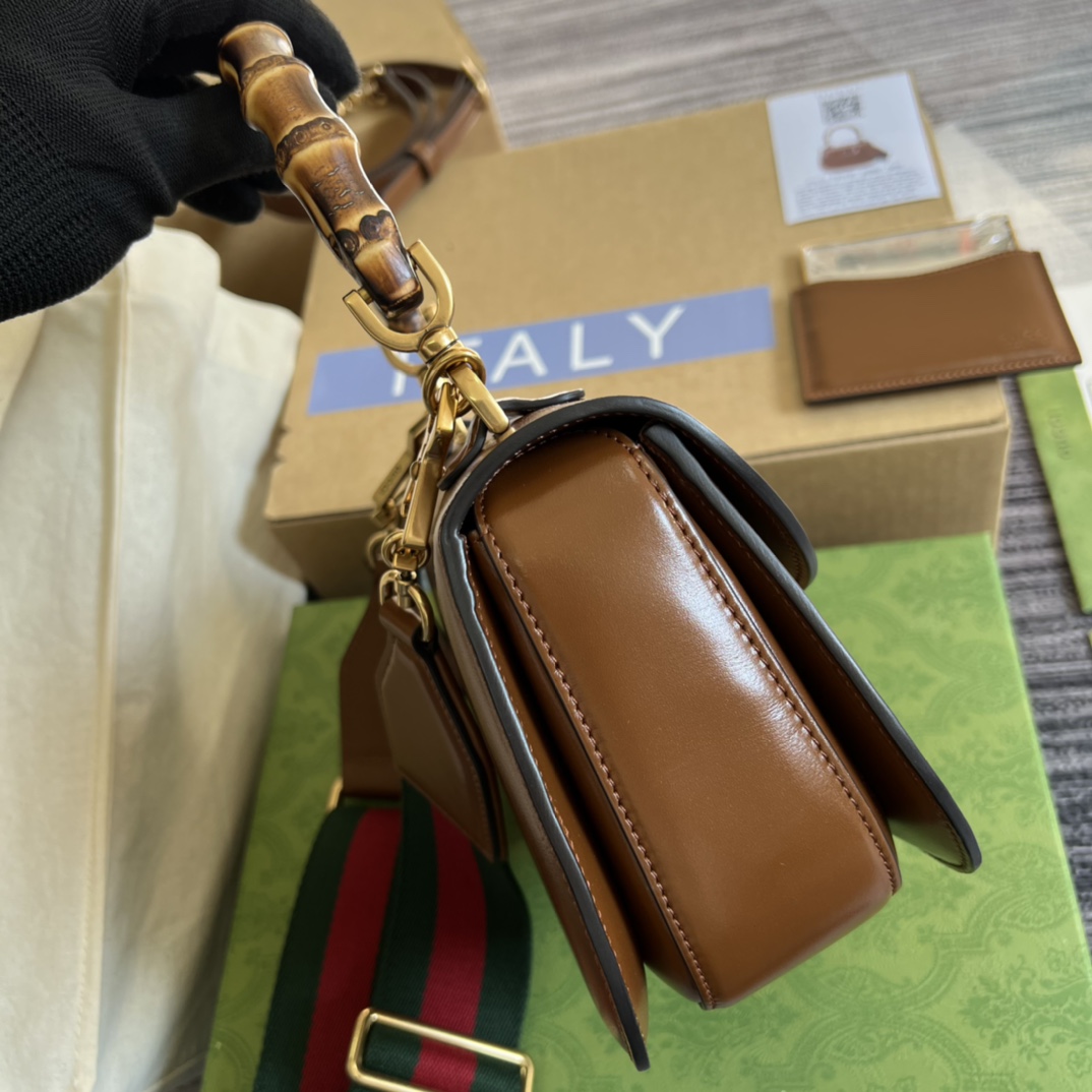 675797 Small top handle bag with Bamboo, gucci Top Handle Bags for Women