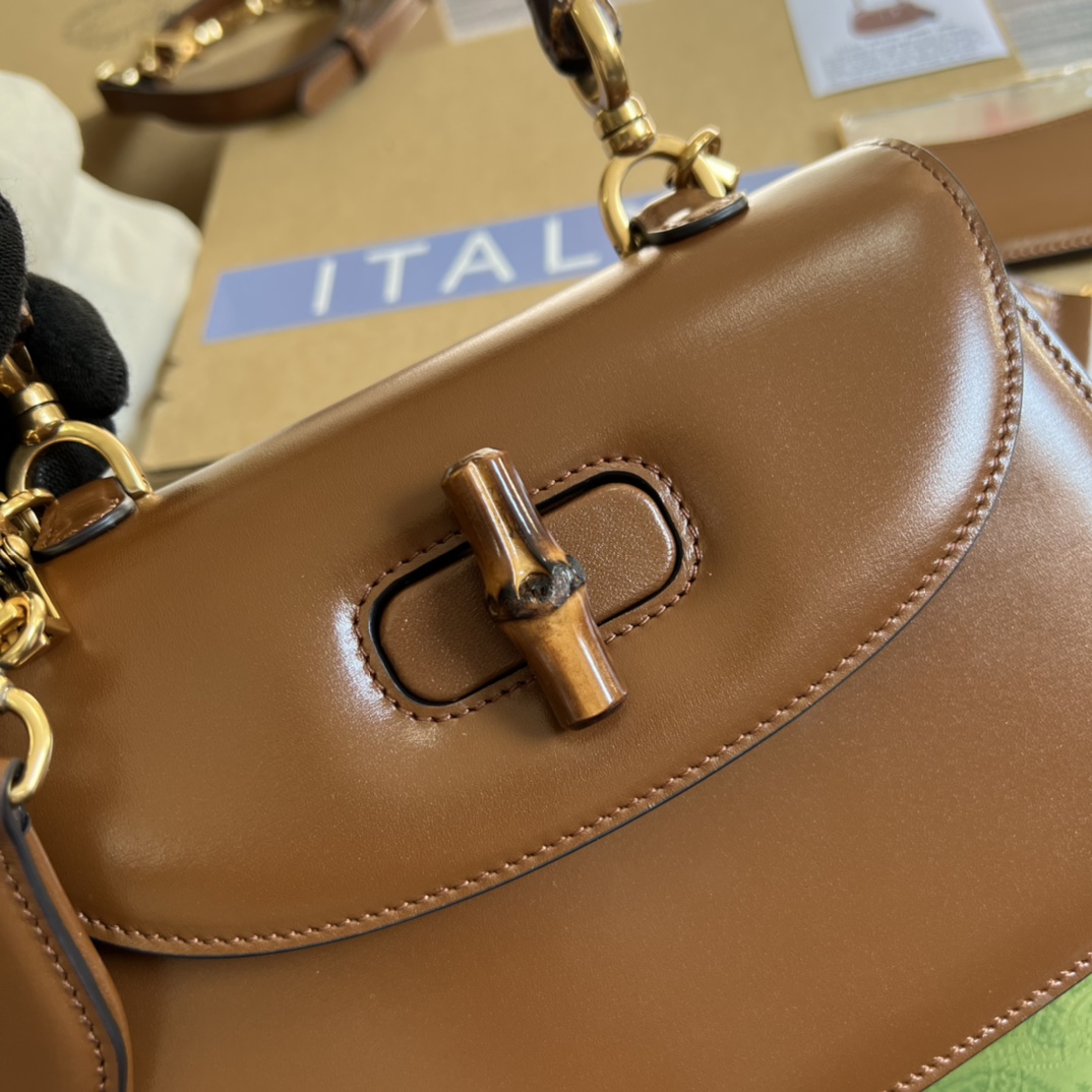 675797 Small top handle bag with Bamboo, gucci Top Handle Bags for Women