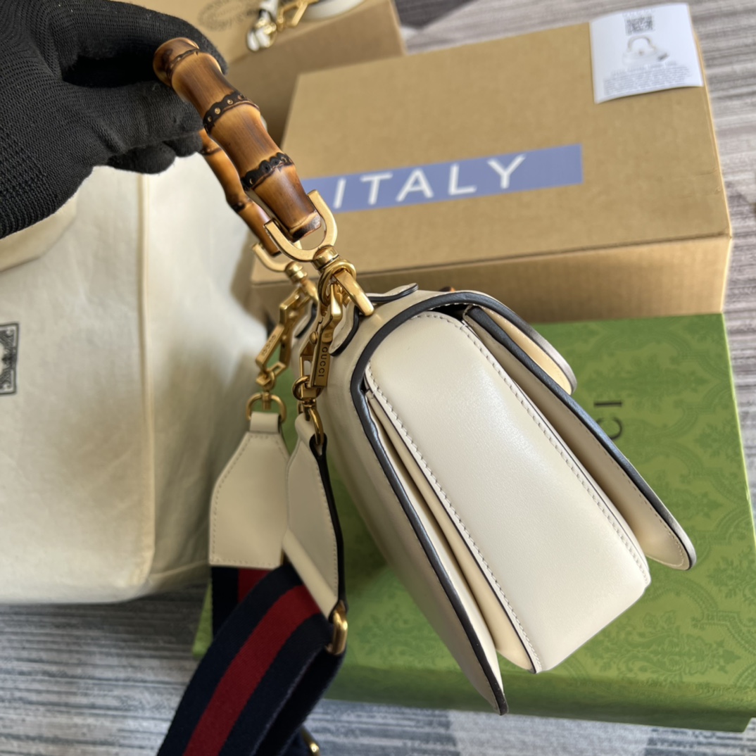 675797 Small top handle bag with Bamboo, gucci Top Handle Bags for Women
