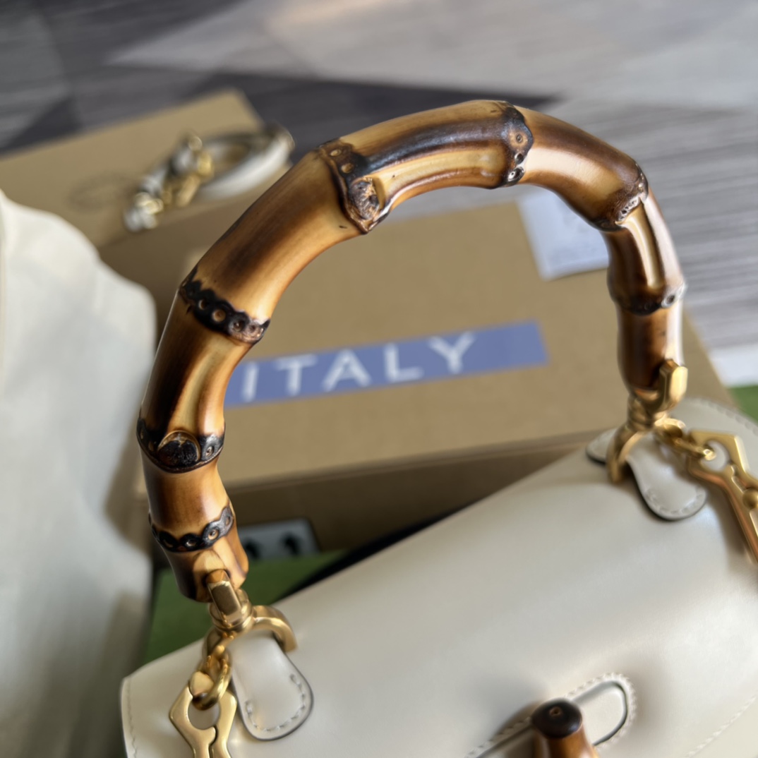 675797 Small top handle bag with Bamboo, gucci Top Handle Bags for Women