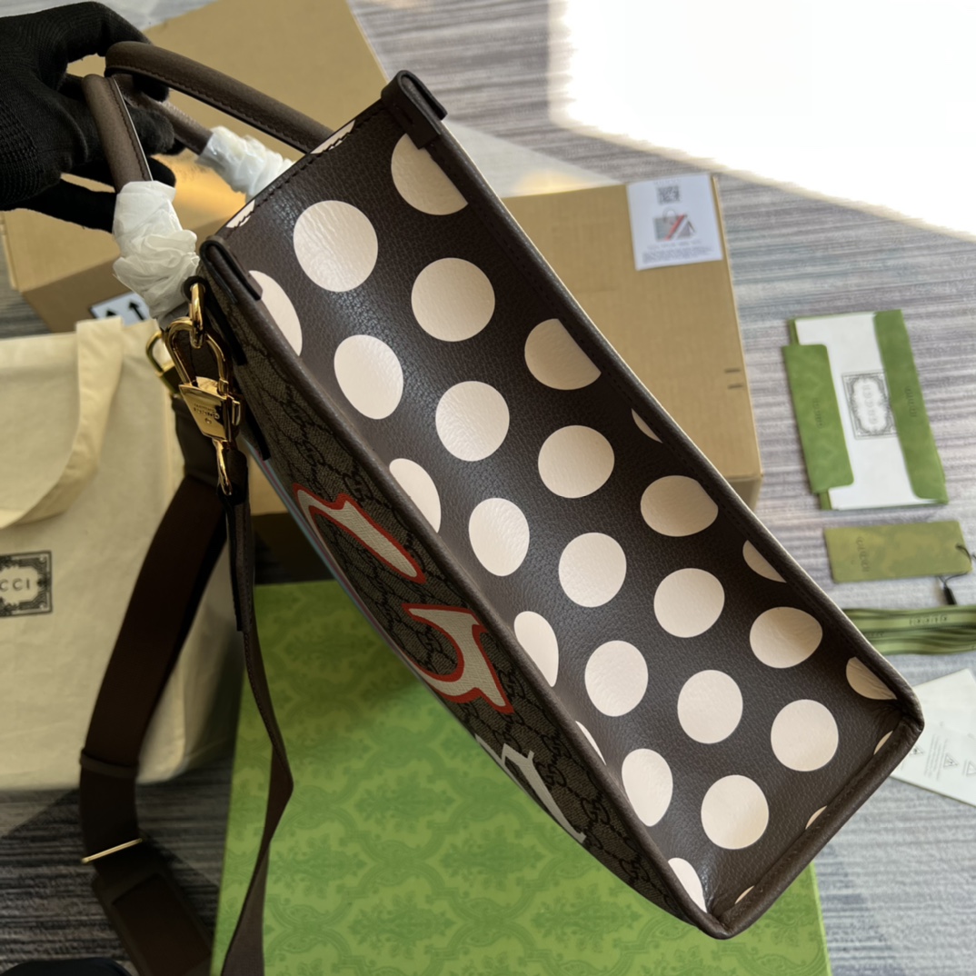 674148 Medium tote with geometric print, gucci Bags for Men