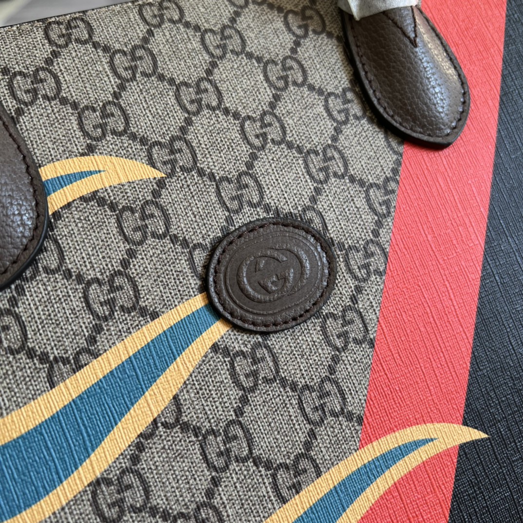 674148 Medium tote with geometric print, gucci Bags for Men