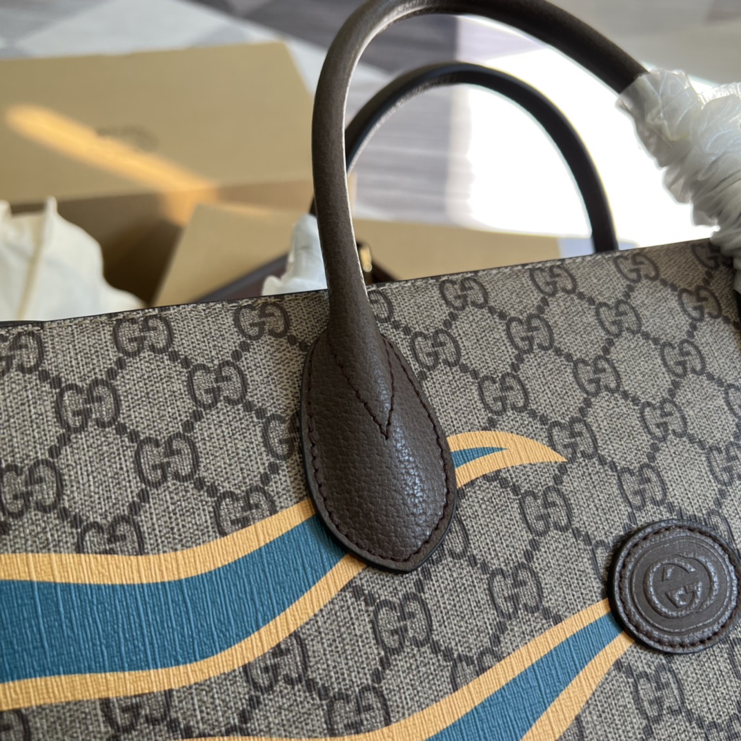 674148 Medium tote with geometric print, gucci Bags for Men