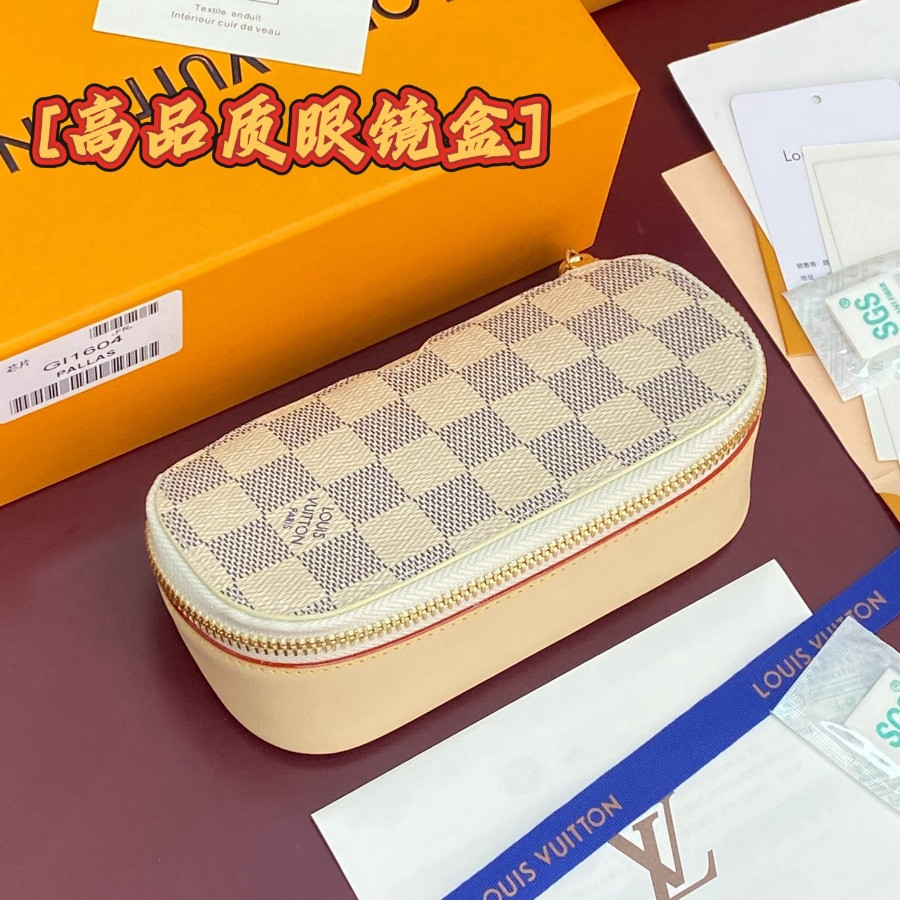 GI1604 Anna Sunglasses Pouch, Louis Vuitton LV