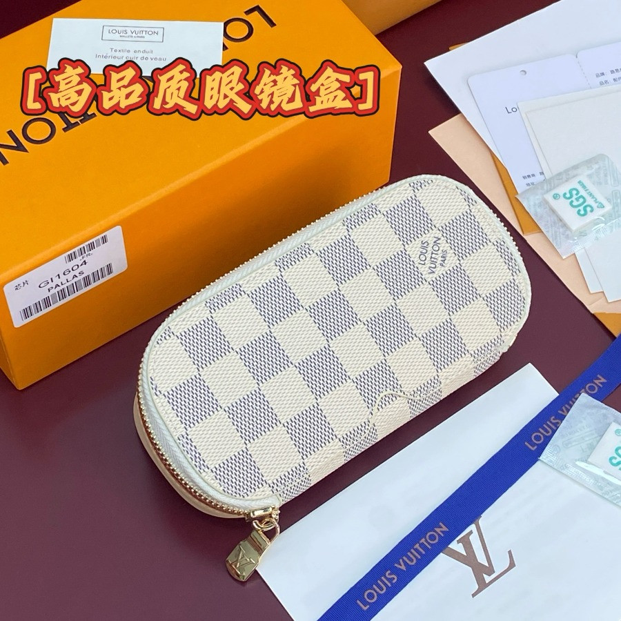 GI1604 Anna Sunglasses Pouch, Louis Vuitton LV
