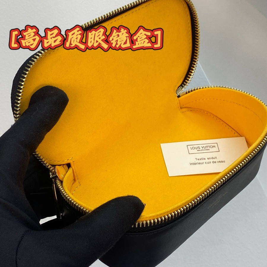 GI0633 Anna Sunglasses Pouch, Louis Vuitton LV