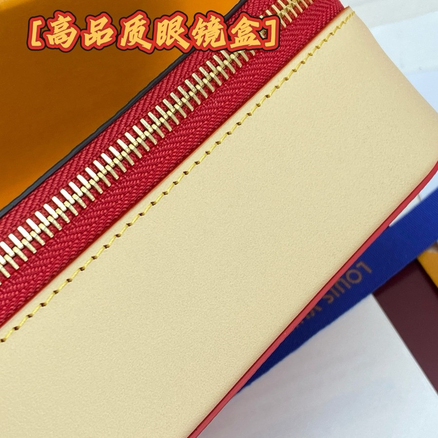 GI1332 Anna Sunglasses Pouch, Louis Vuitton LV