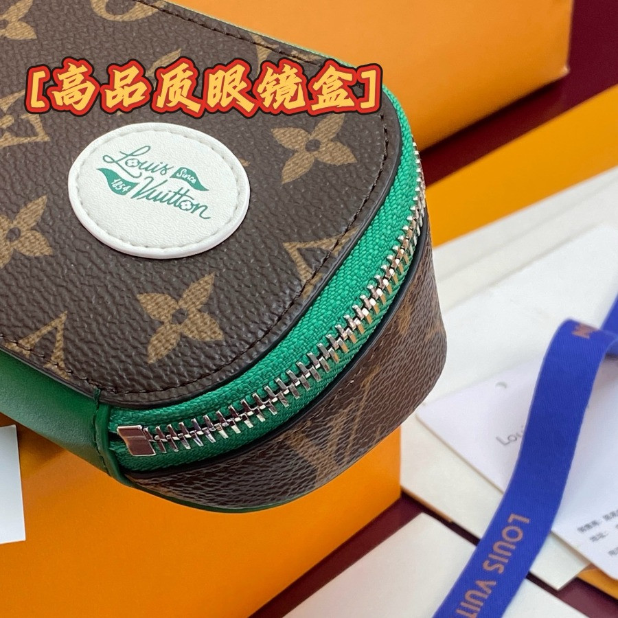 GI1293 Anna Sunglasses Pouch, Louis Vuitton LV