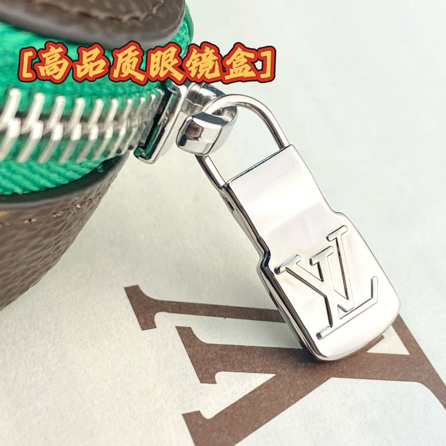 GI1293 Anna Sunglasses Pouch, Louis Vuitton LV