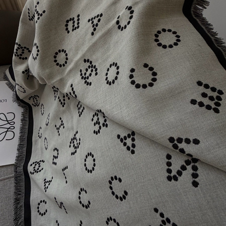 Double-Sided Jacquard cashmere & Silk Shawl – CHASCA-279 | 140 × 140 cm