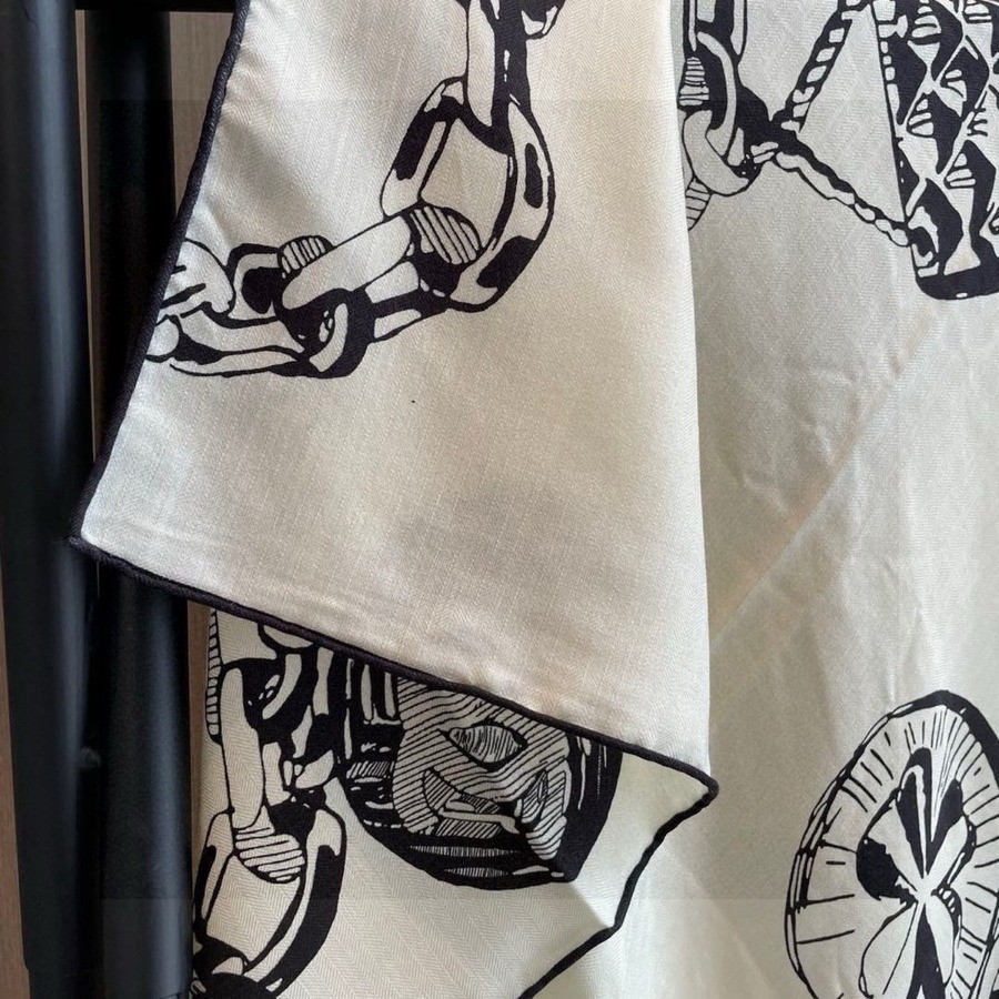 Double-Sided Jacquard cashmere & Silk Shawl scarf – CHASCA-283 | 135 × 135 cm