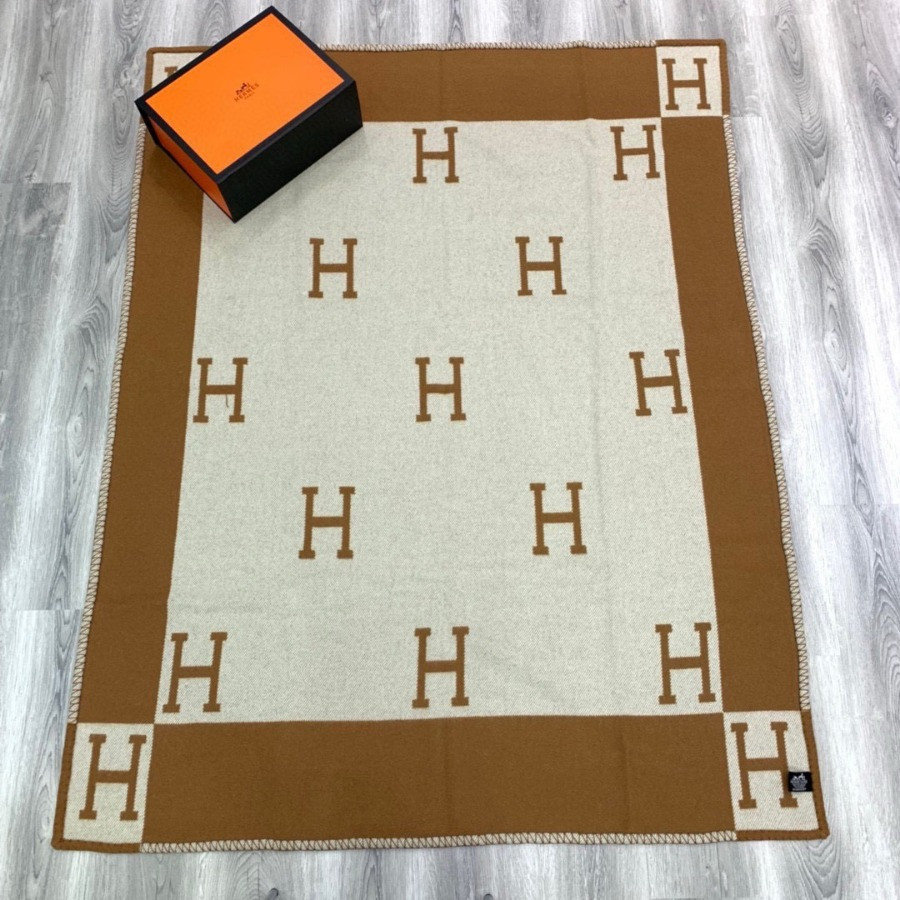 Premium Cashmere Blend Blanket – HERMSCA-166 | Camel & Ivory | 170 × 135 cm